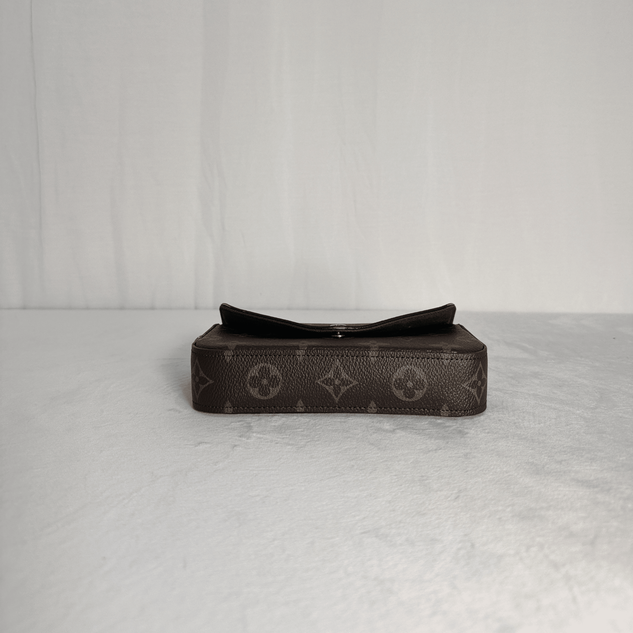 POCHETTE LOUIS VUITTON FÉLICIE STRAP & GO EN TOILE MONOGRAMME — KAKI - La Belle Boutique