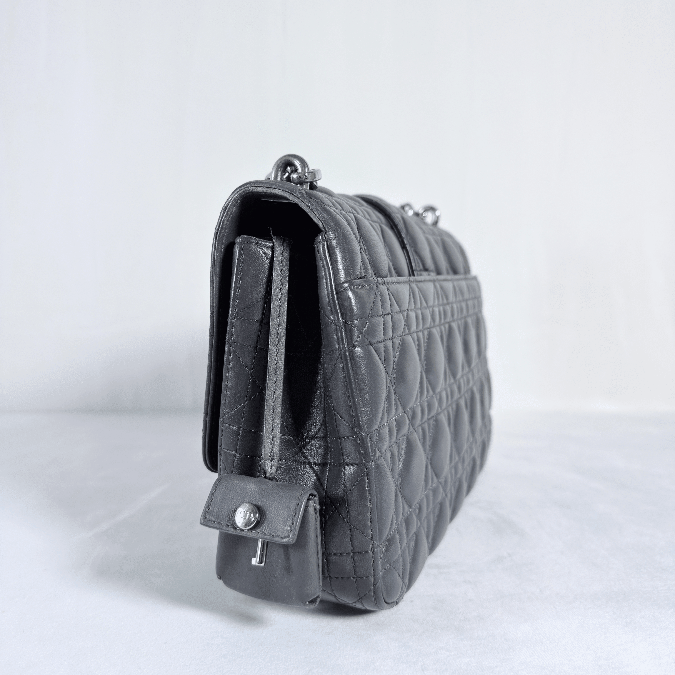 SAC PORTE EPAULE DIOR MISS PROMENADE - CUIR D'AGNEAU CANNAGE GRIS - La Belle Boutique