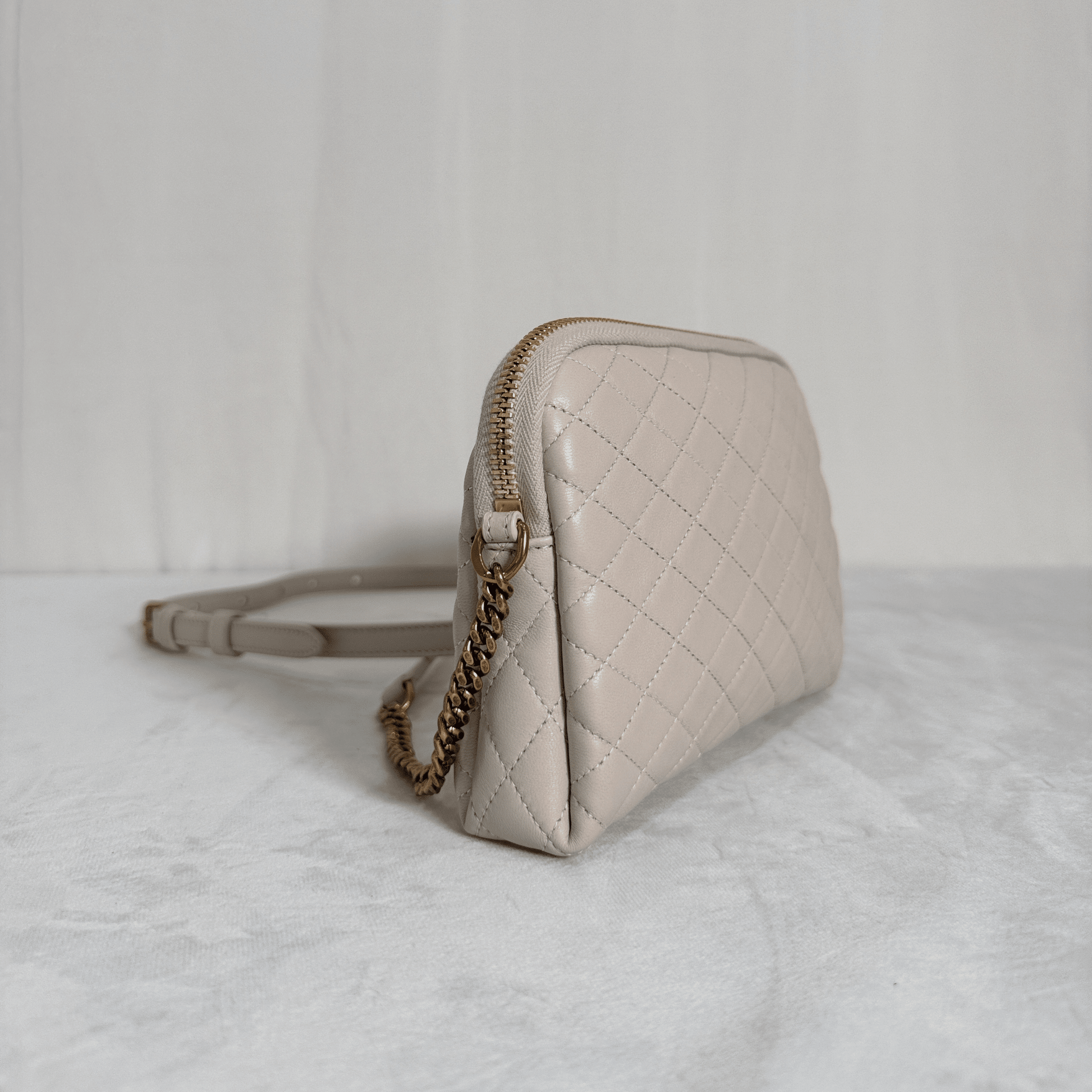 SAC YVES SAINT LAURENT GABY CAMERA CUIR D'AGNEAU BLANC - La Belle Boutique