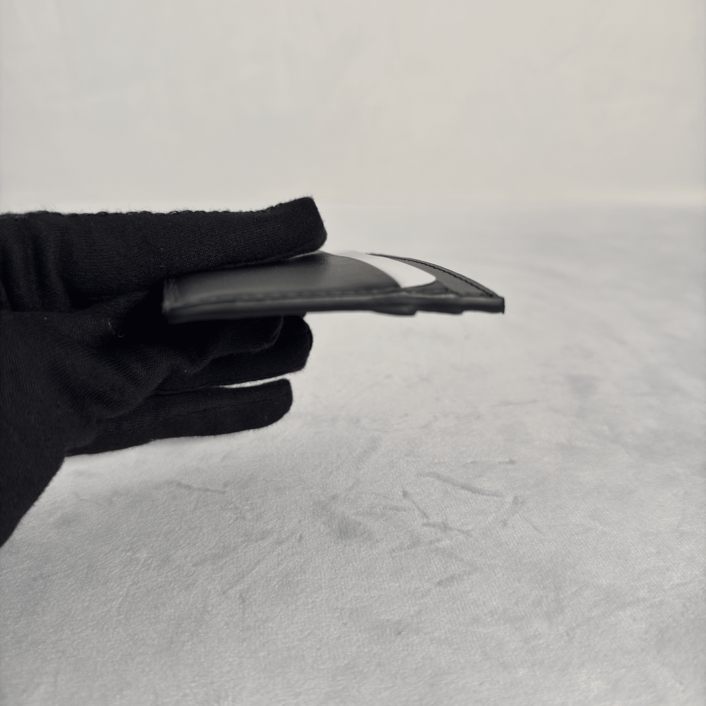 PORTE - CARTE GUCCI - CUIR LISSE NOIR - LOGO DORE - La Belle Boutique