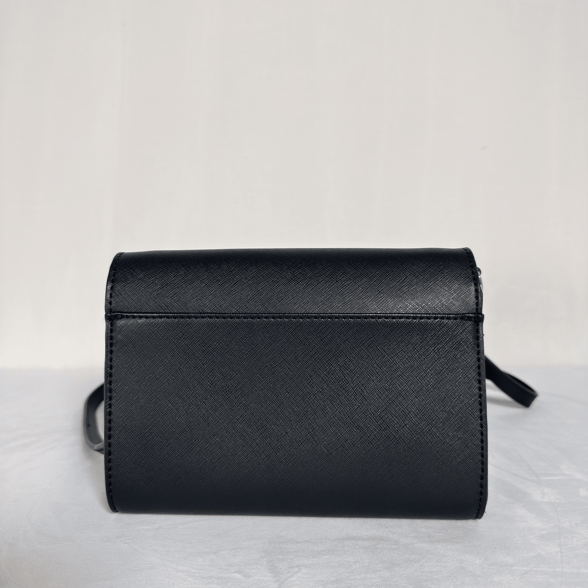 KARL LAGERFELD PARIS - SAC WALLET ON CHAIN - CUIR SAFFIANO NOIR - La Belle Boutique