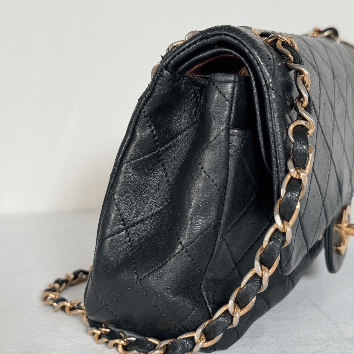 CHANEL - CLASSIQUE TIMELESS SMALL 23 - CUIR AGNEAU NOIR - QUINCAILLERIE DORÉE