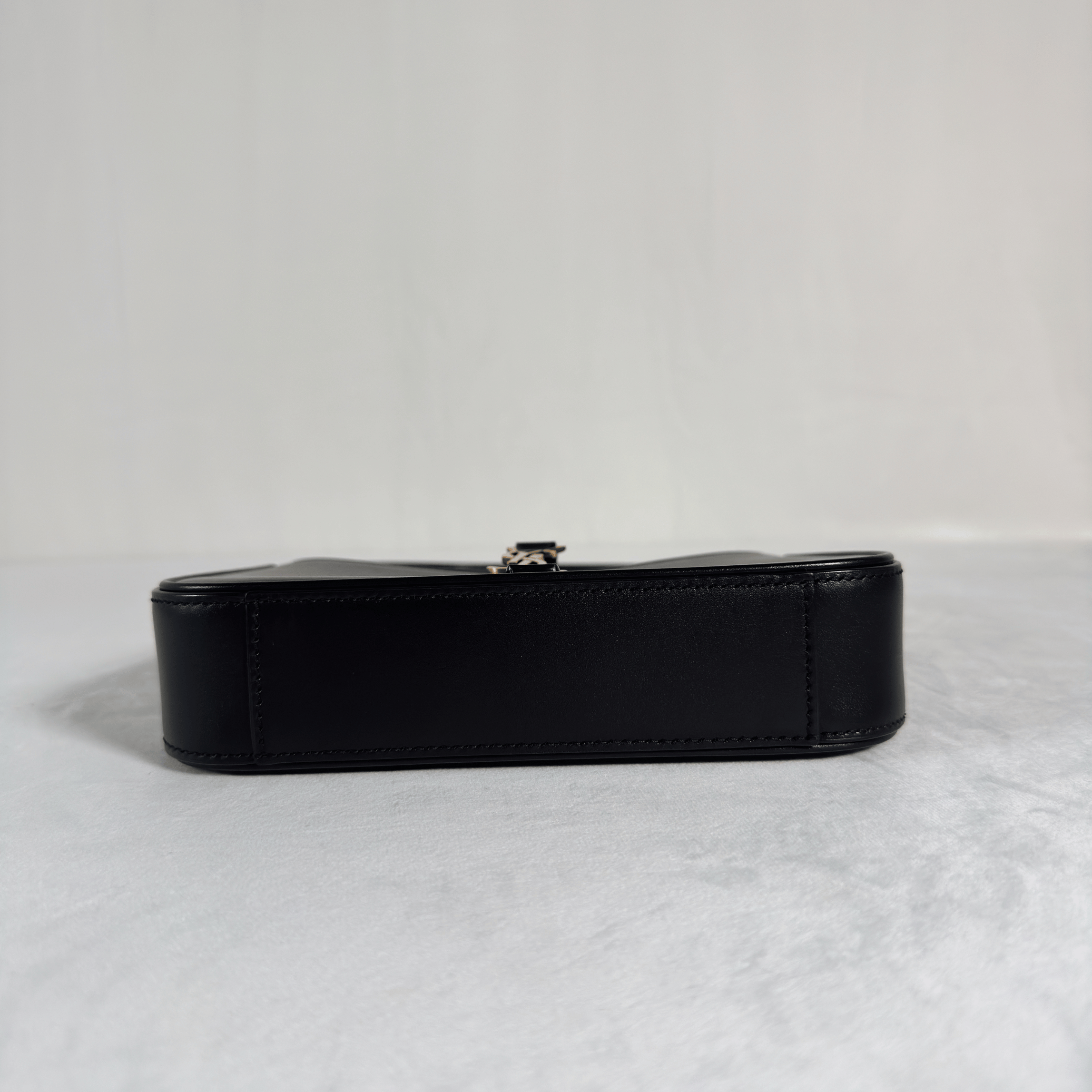 SAC A MAIN SAINT LAURENT LE 5 A 7 MINI - CUIR LISSE NOIR, CASSANDRE DOREE