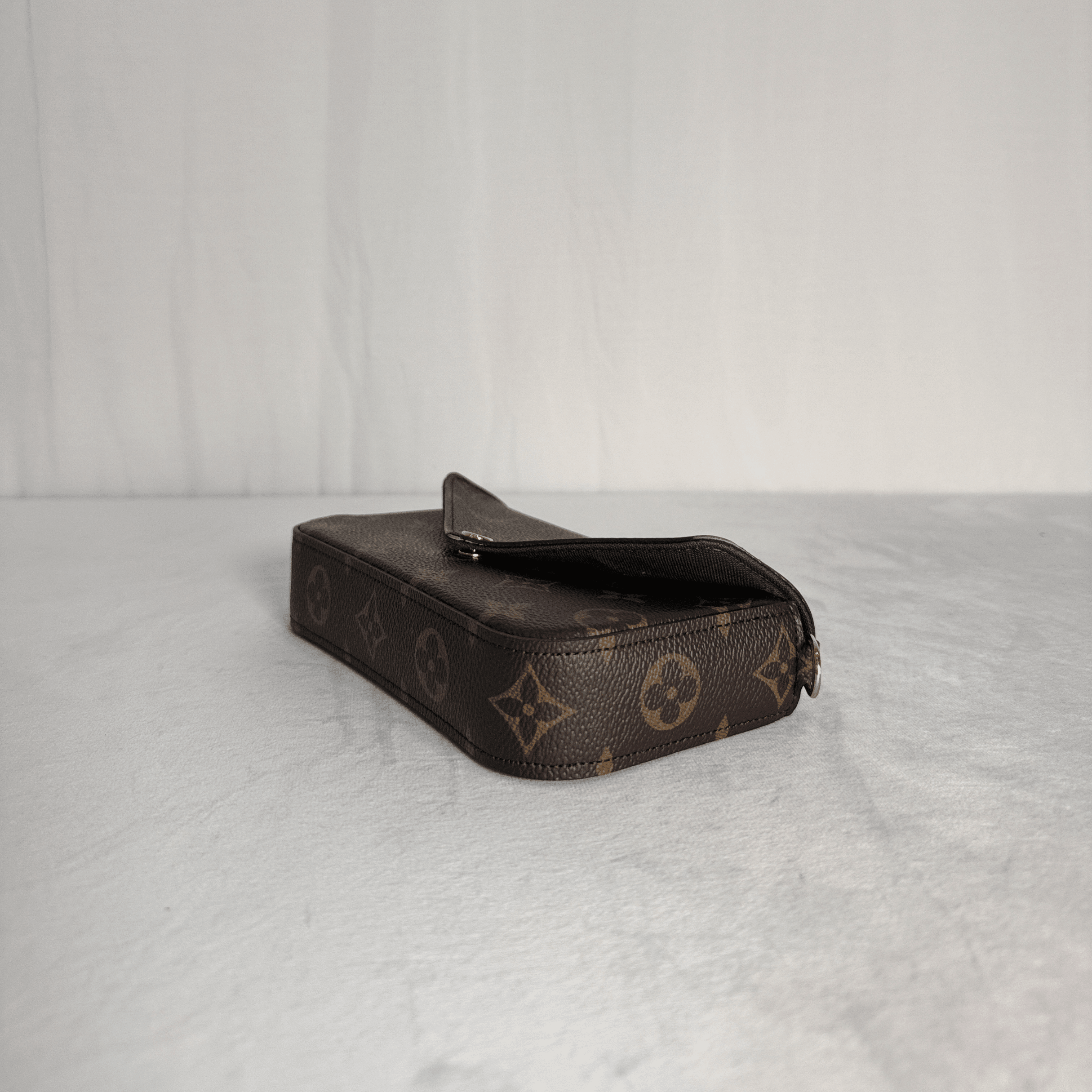 POCHETTE LOUIS VUITTON FÉLICIE STRAP & GO EN TOILE MONOGRAMME — KAKI - La Belle Boutique