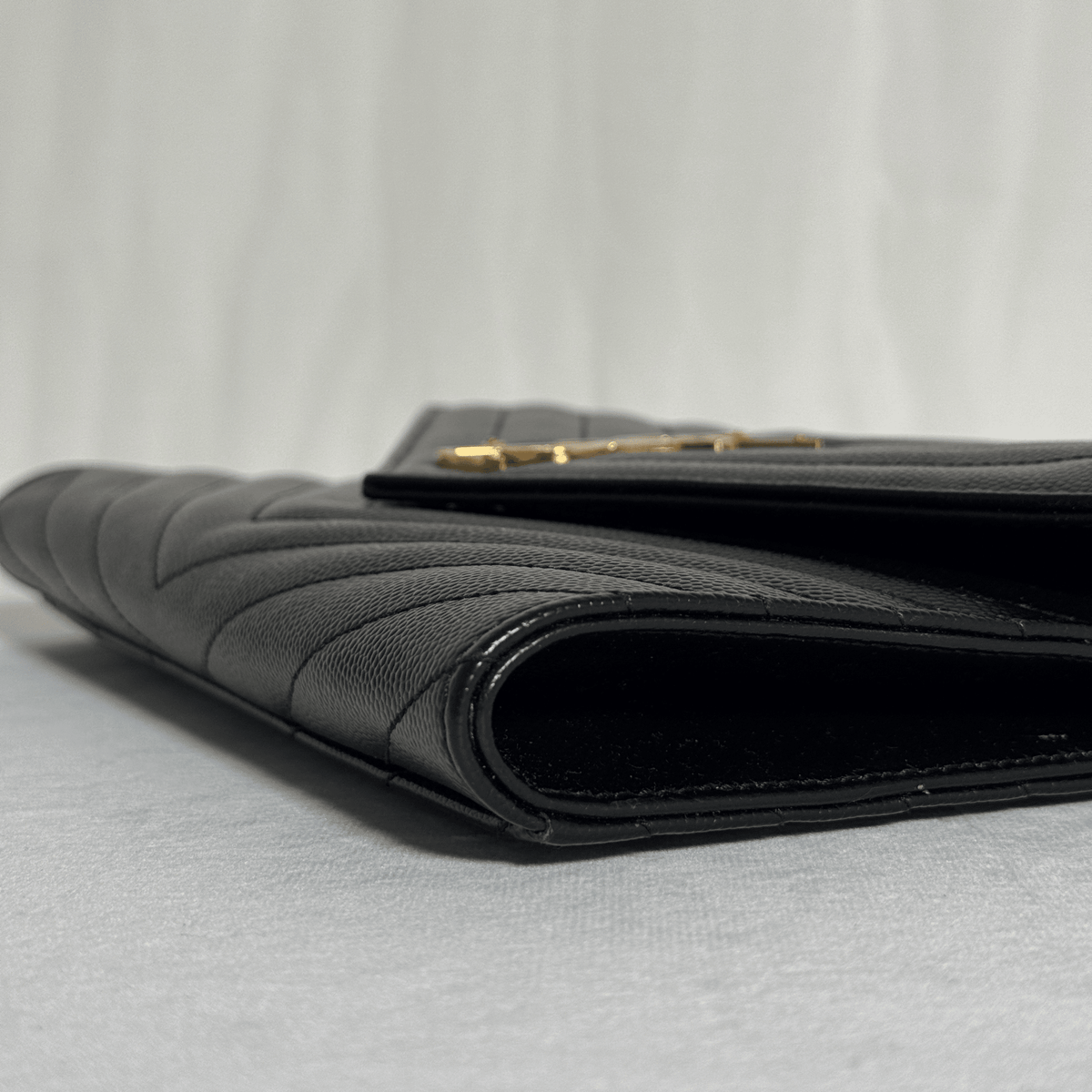 SAINT LAURENT - POCHETTE CASSANDRE MATELASSÉ - CUIR GRAIN DE POUDRE NOIR - La Belle Boutique