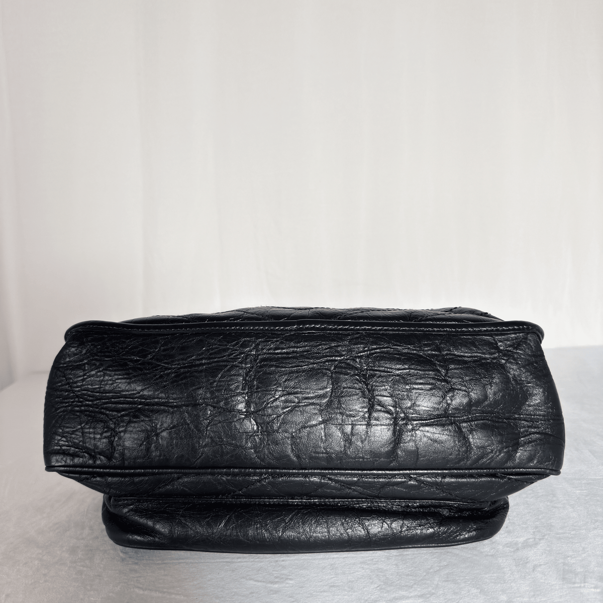 SAINT LAURENT - NIKI MEDIUM - CUIR VIEILLI NOIR - BIJOUTERIE ALL BLACK - La Belle Boutique