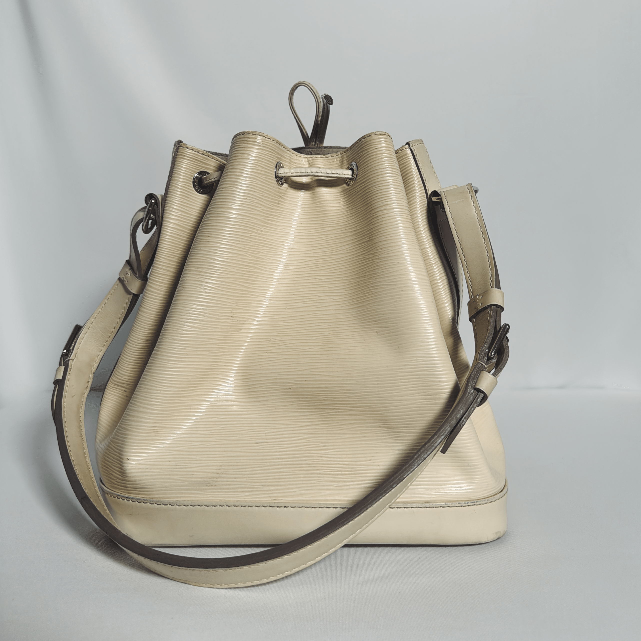 Louis Vuitton Noé GM en cuir Épi beige vanille vintage - La Belle Boutique