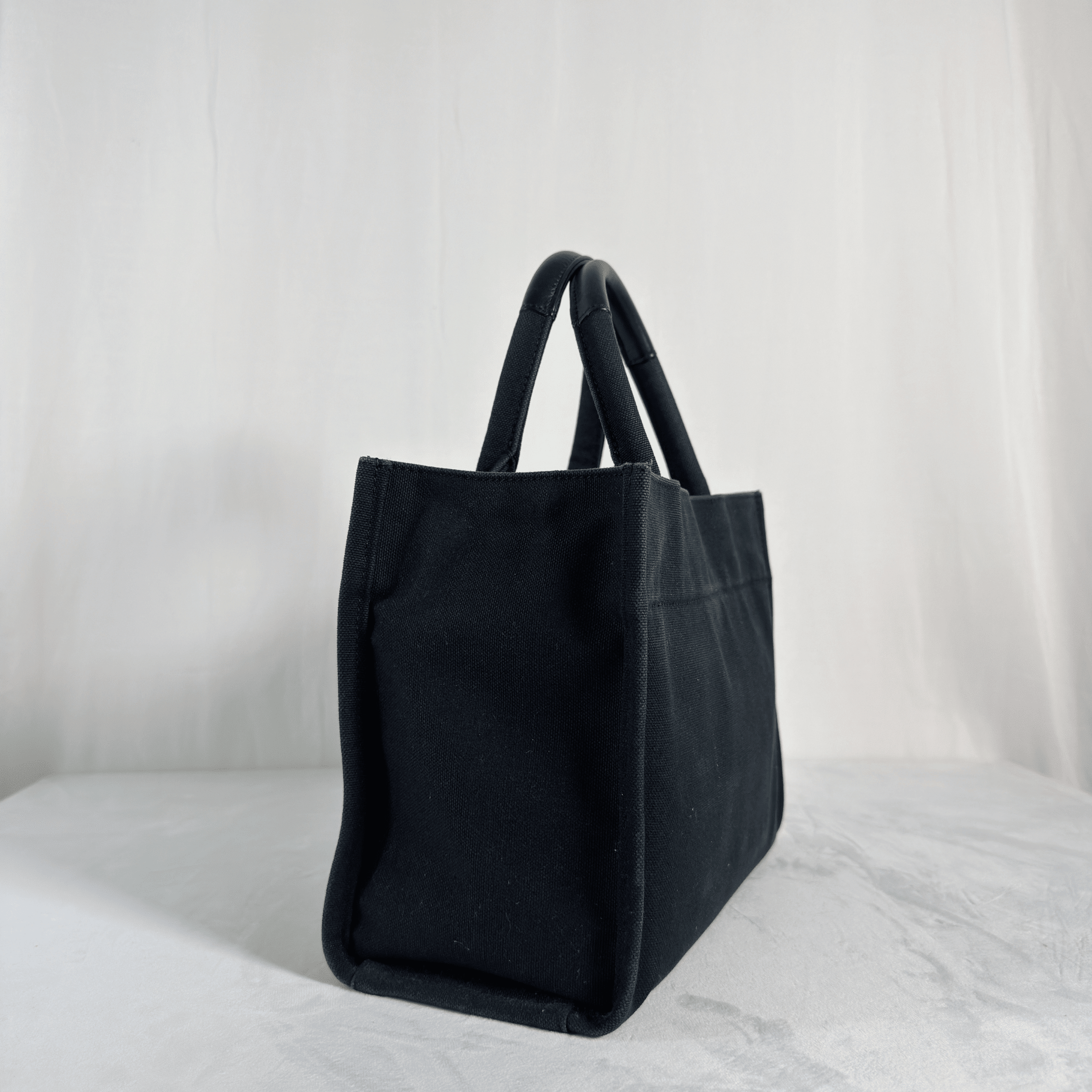 VERSACE - LA MEDUSA SMALL CANVAS TOTE - NOIR ET OR - La Belle Boutique