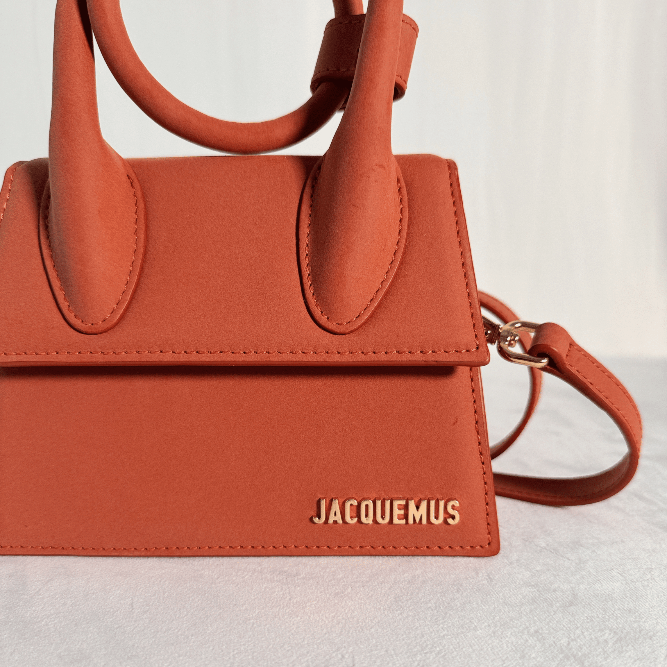 SAC JACQUEMUS LE CHIQUITO NOEUD – CUIR TERRACOTTA - La Belle Boutique