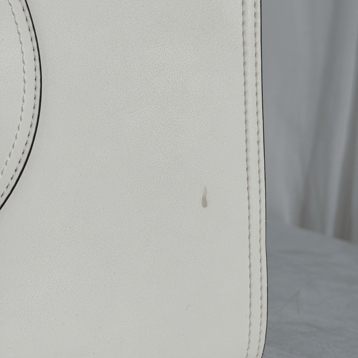 TORY BURCH - SAC TOTE ELLA BIO - CUIR VEGAN IVOIRE / LOGO ROND RELIEF - La Belle Boutique