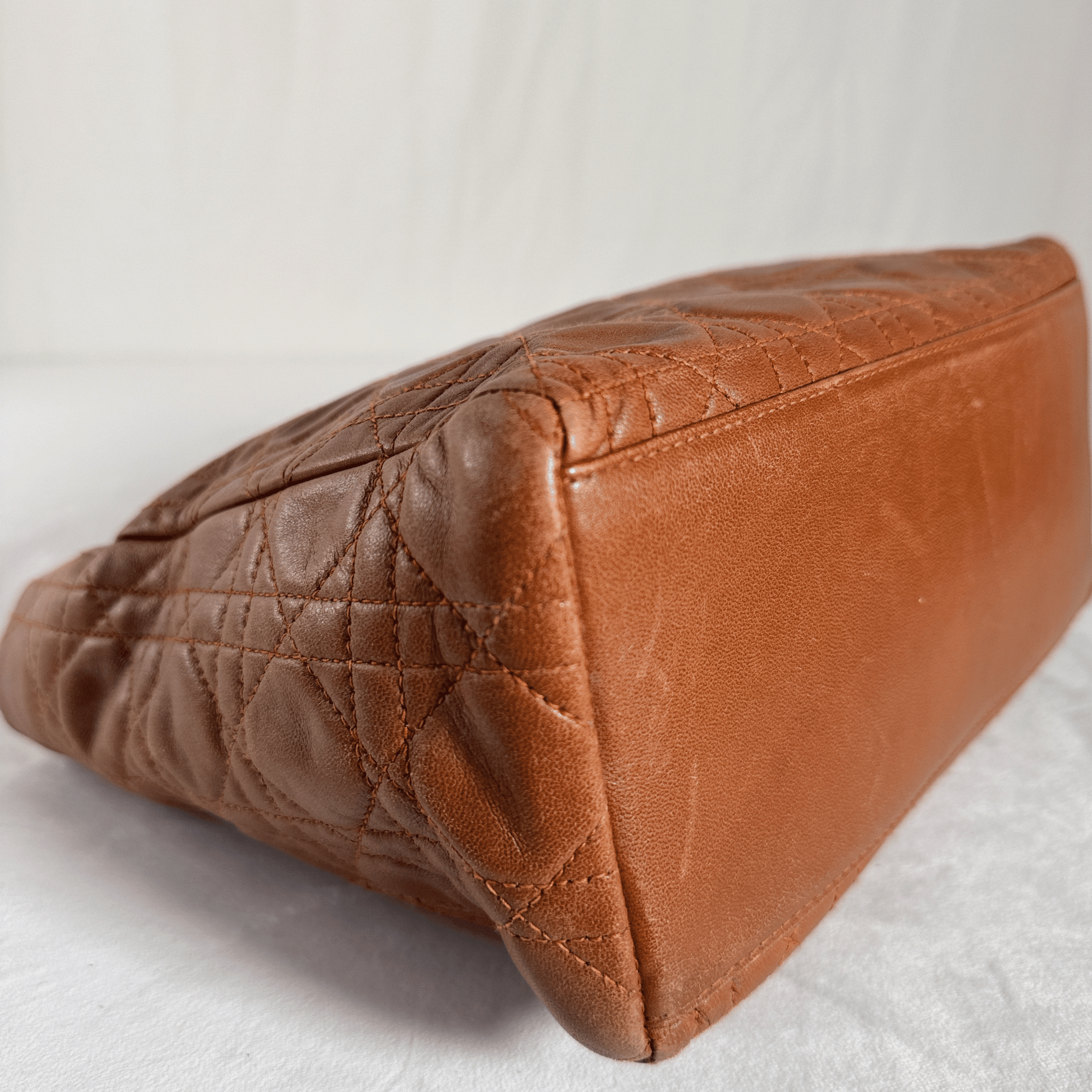 SAC CHRISTIAN DIOR LADY DIOR - CUIR AGNEAU CANNAGE CAMEL - La Belle Boutique