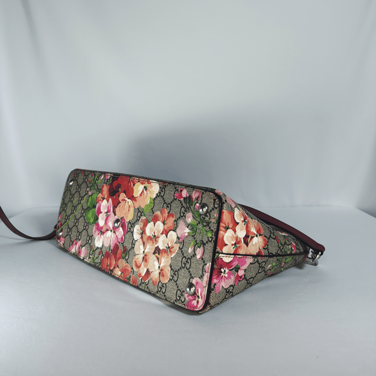 Gucci Blooms GG Canvas Tote Medium - La Belle Boutique