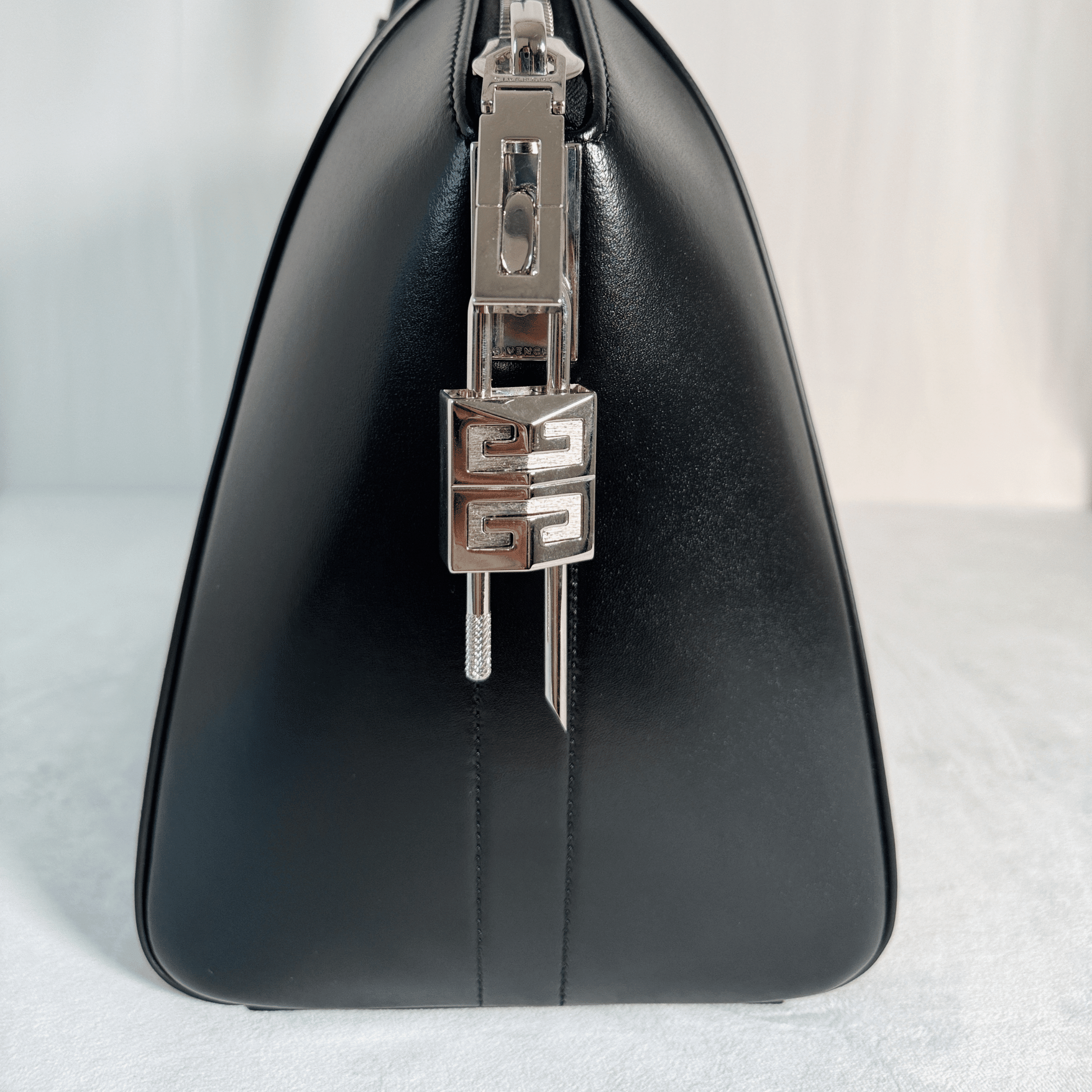 SAC GIVENCHY ANTIGONA SHOPPER LARGE - CUIR BOX NOIR - La Belle Boutique