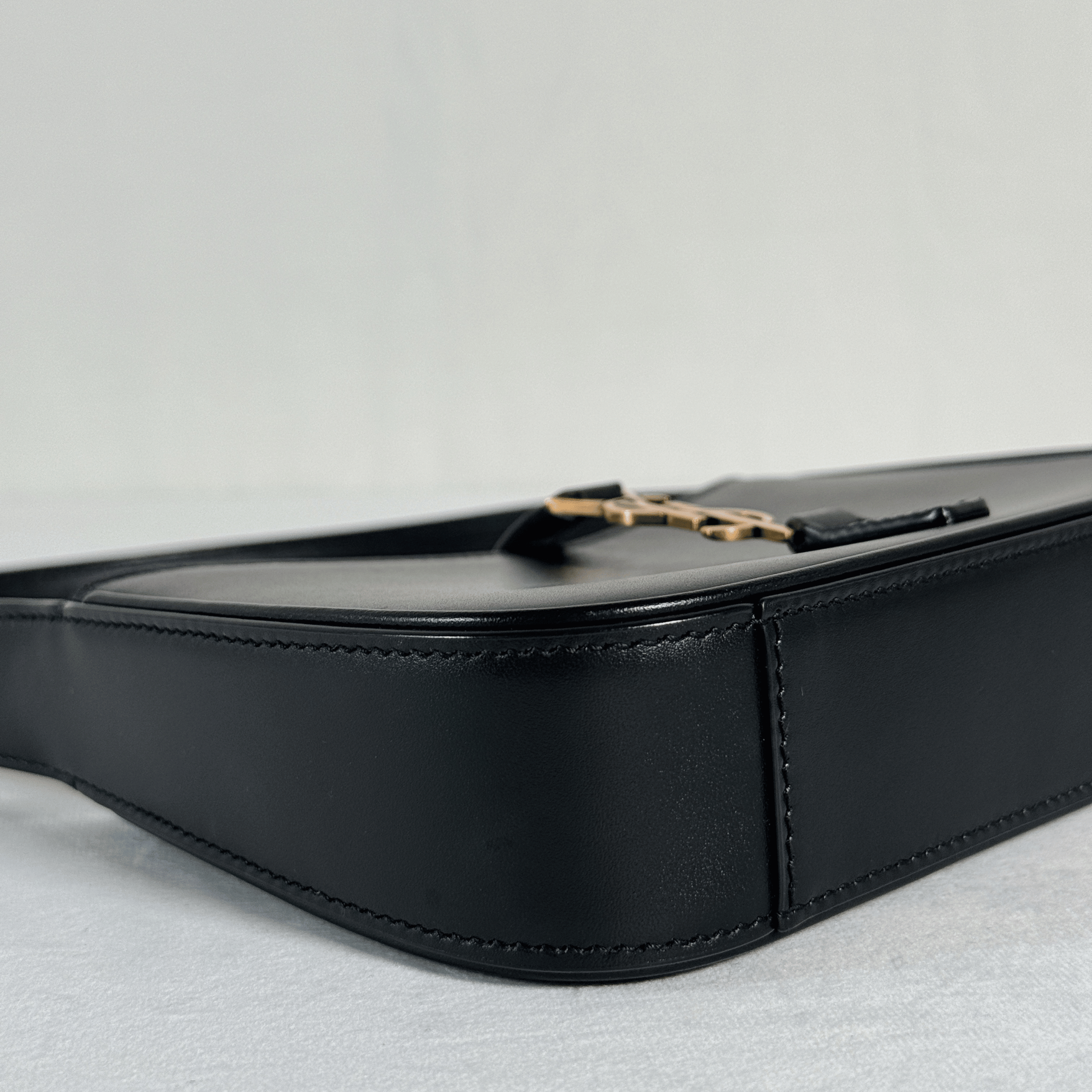 SAC A MAIN SAINT LAURENT LE 5 A 7 MINI - CUIR LISSE NOIR, CASSANDRE DOREE