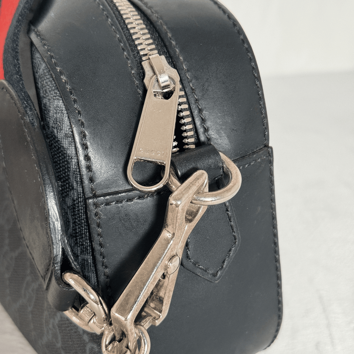 GUCCI - GG SUPREME CAMERA BAG - TOILE GG NOIR - BANDOULIÈRE WEB
