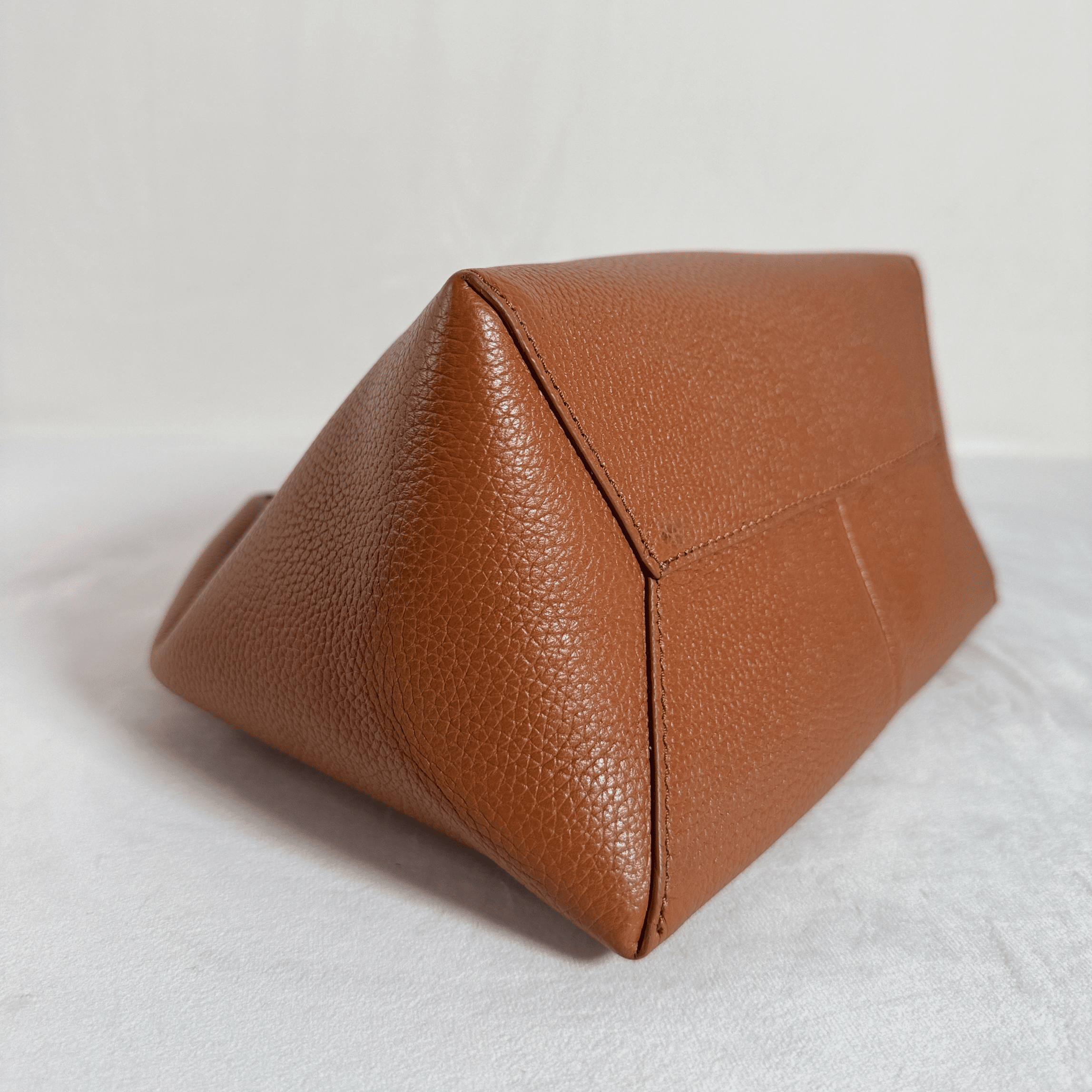 SAC MARC JACOBS THE MINI SACK BAG - CUIR GRAINE CAMEL - La Belle Boutique