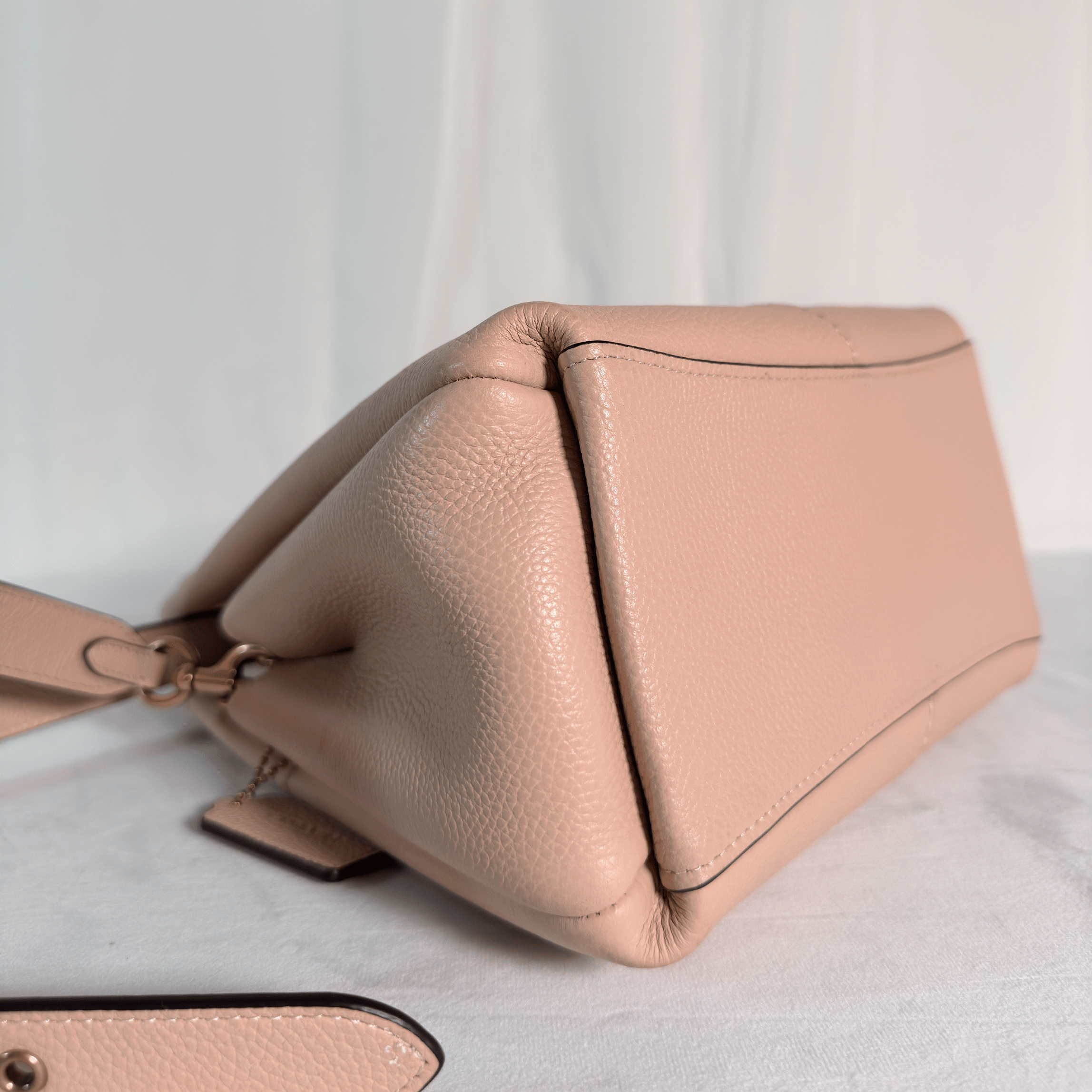COACH - SAC LANA 19 - CUIR GRAINE ROSE POUDRE