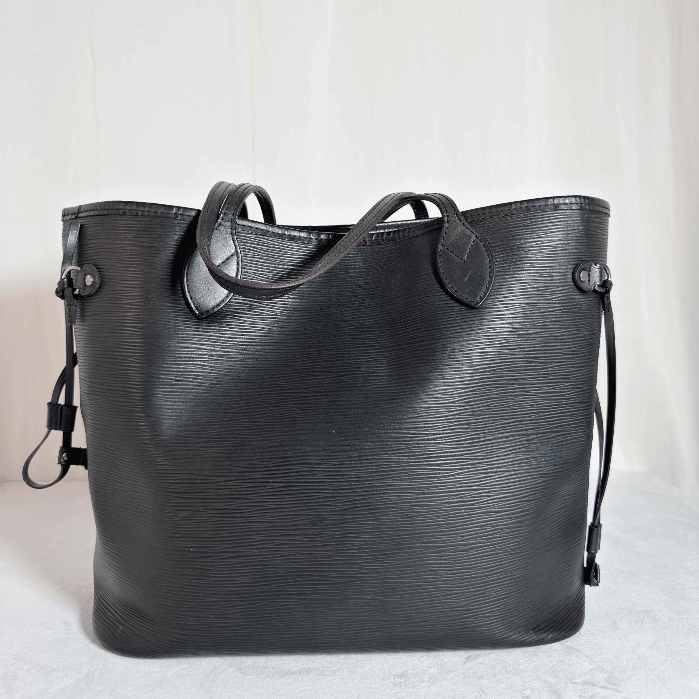 LOUIS VUITTON - NEVERFULL MM - CUIR EPI NOIR - La Belle Boutique