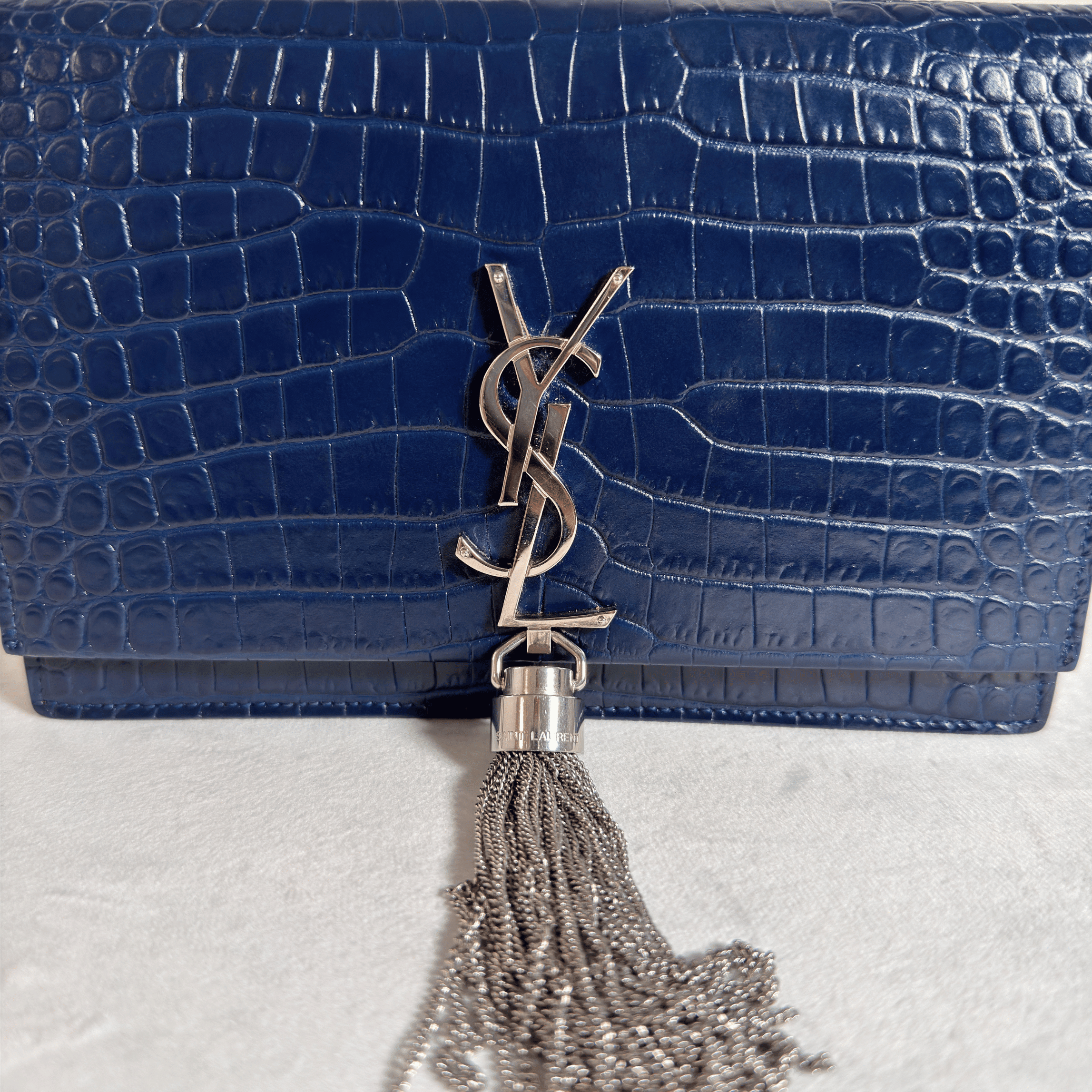 SAC SAINT LAURENT KATE TASSEL - CUIR EMBOSSE CROCDILE BLEU NUIT - La Belle Boutique