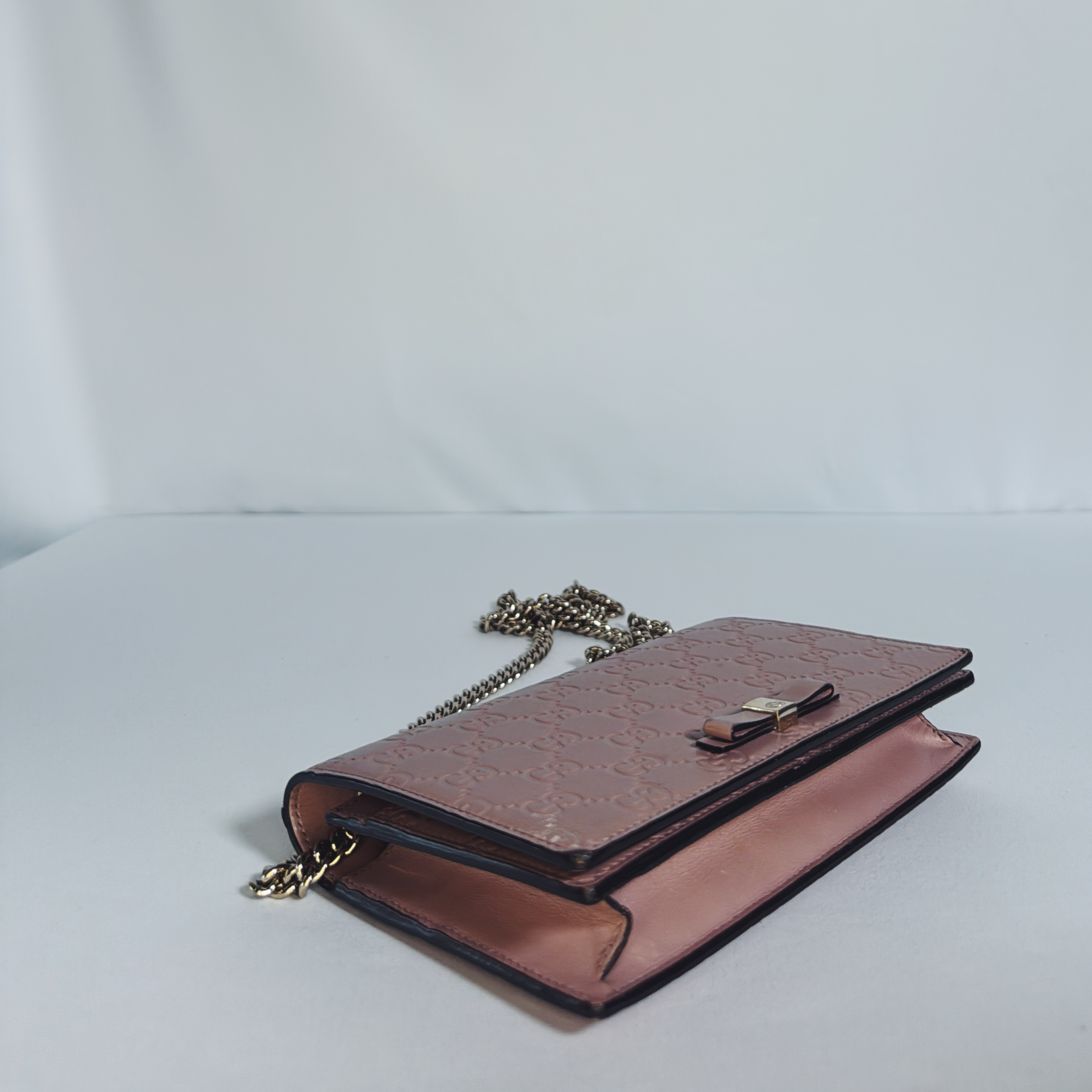 Pochette Wallet on Chain Gucci – Cuir embossé Guccissima rose nude