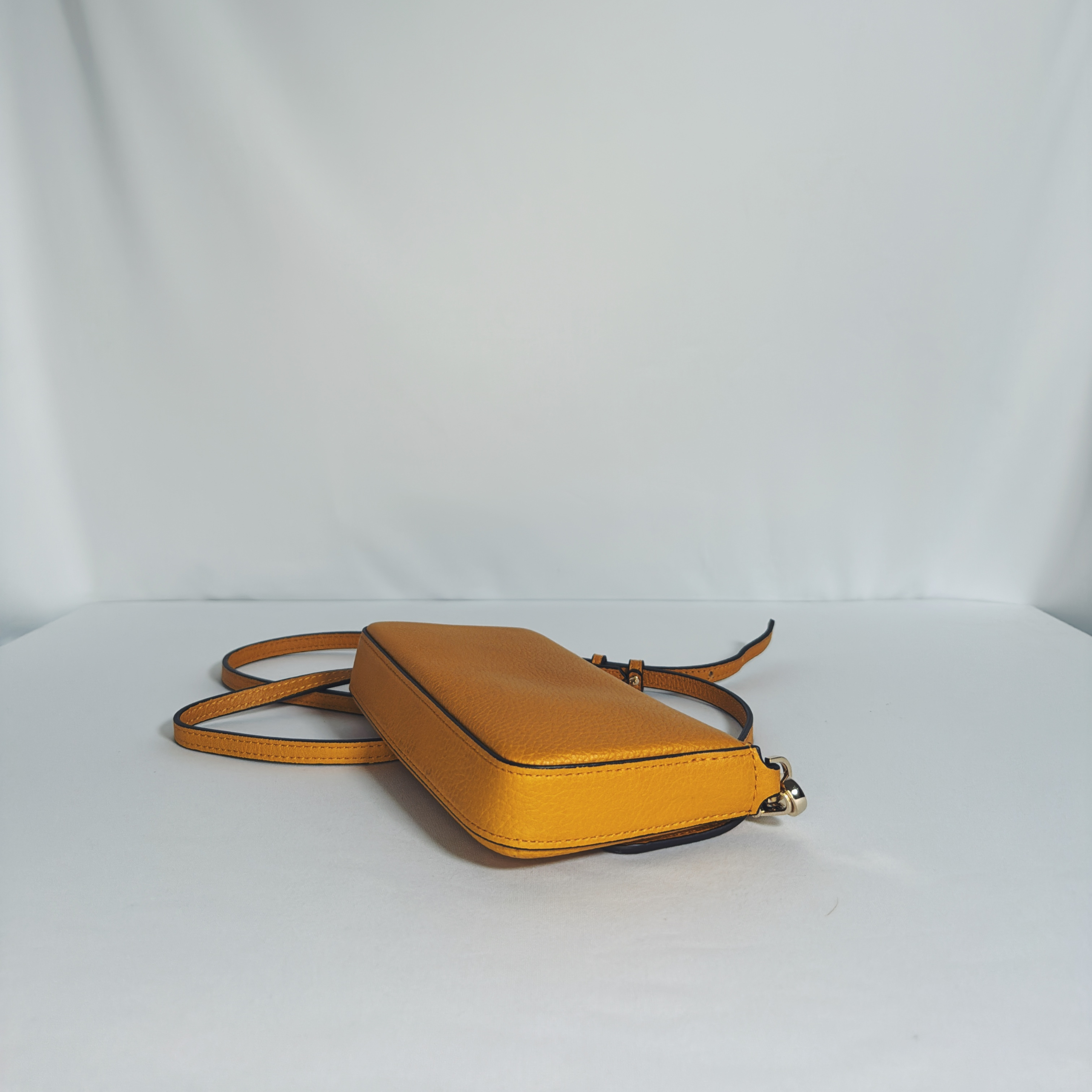 Sac pochette Pourchet Le Club safran en cuir grainé