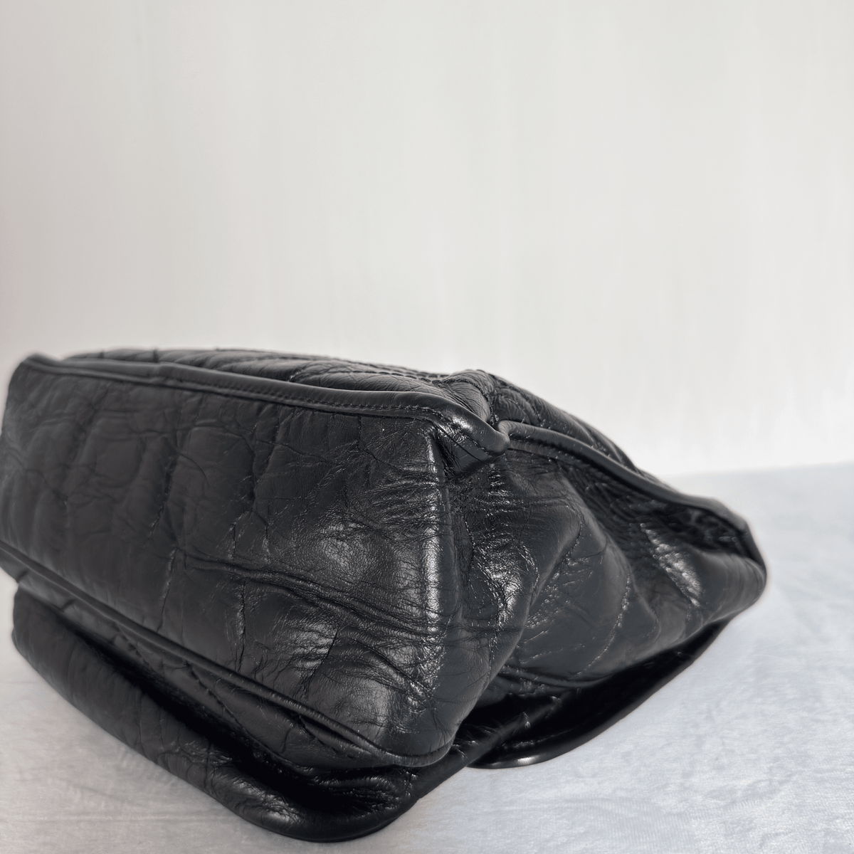 SAINT LAURENT - NIKI MEDIUM - CUIR VIEILLI NOIR - BIJOUTERIE ALL BLACK - La Belle Boutique