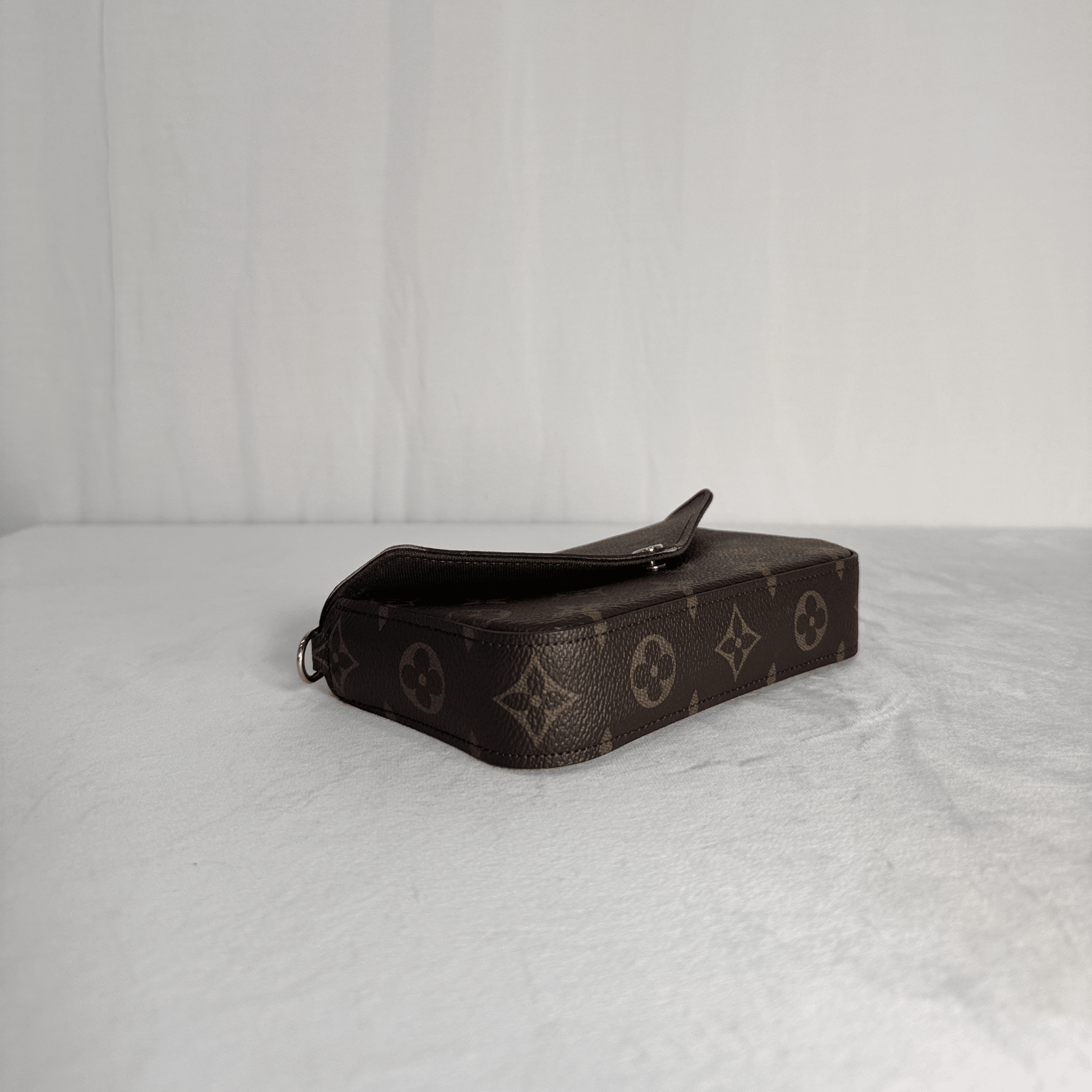POCHETTE LOUIS VUITTON FÉLICIE STRAP & GO EN TOILE MONOGRAMME — KAKI - La Belle Boutique