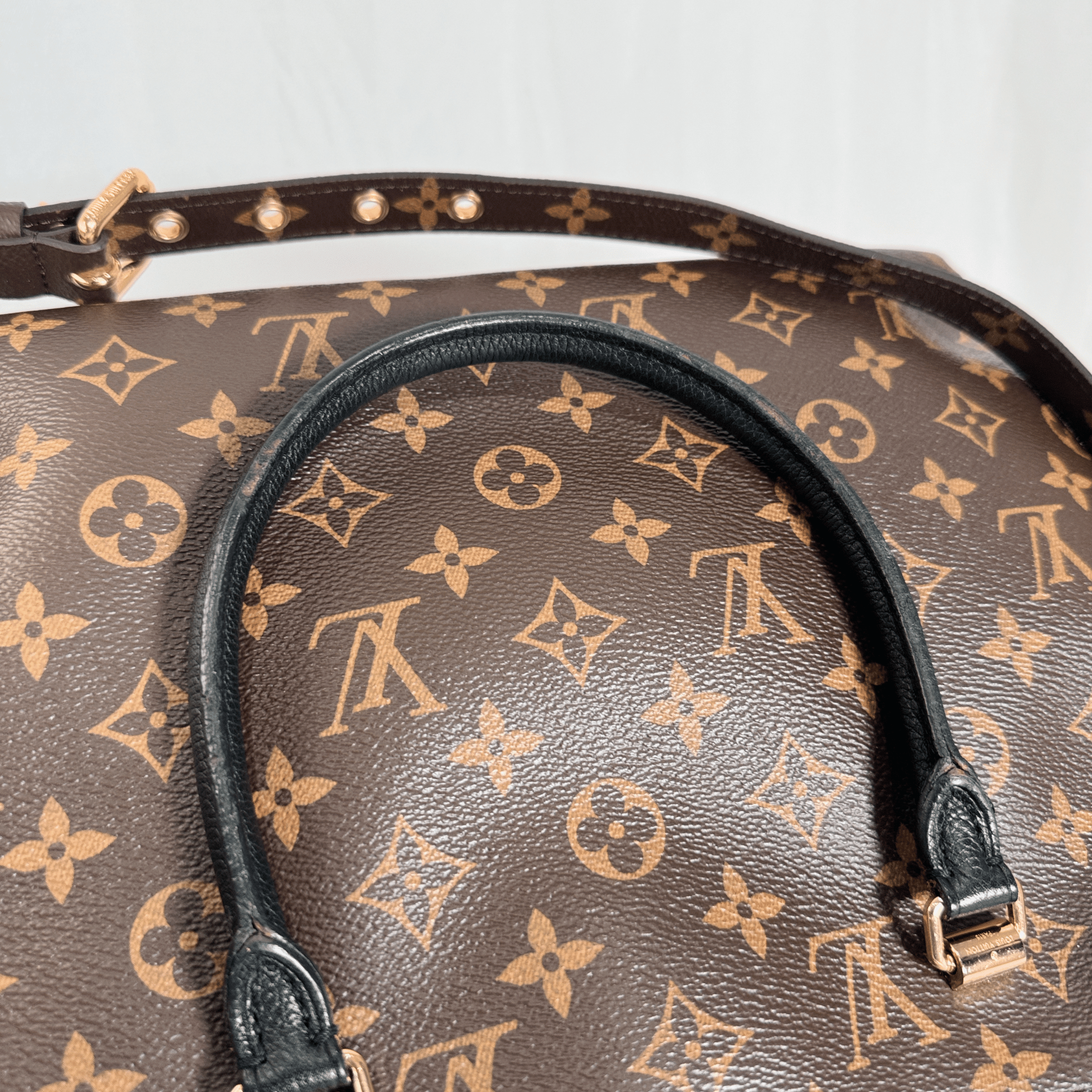 SAC LOUIS VUITTON PALLAS MM EN TOILE MONOGRAMME ET CUIR NOIR - La Belle Boutique