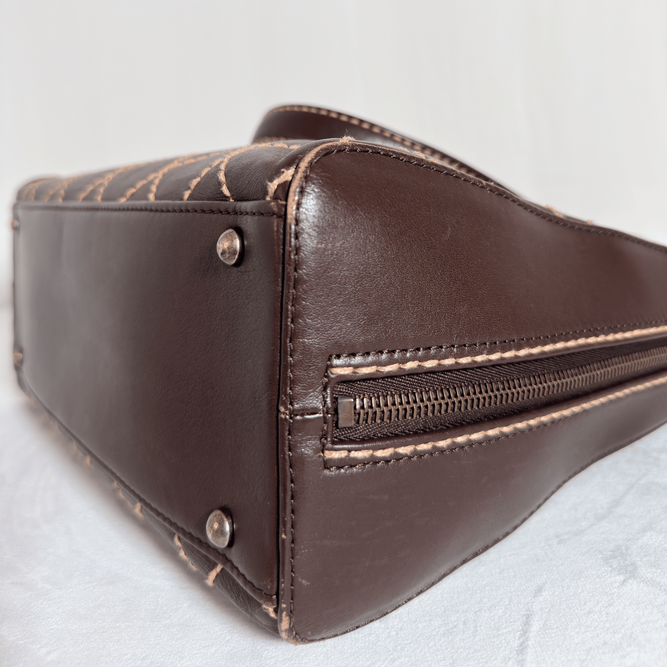 CHANEL - WILD STITCH HANDBAG - CUIR MARRON VINTAGE - La Belle Boutique