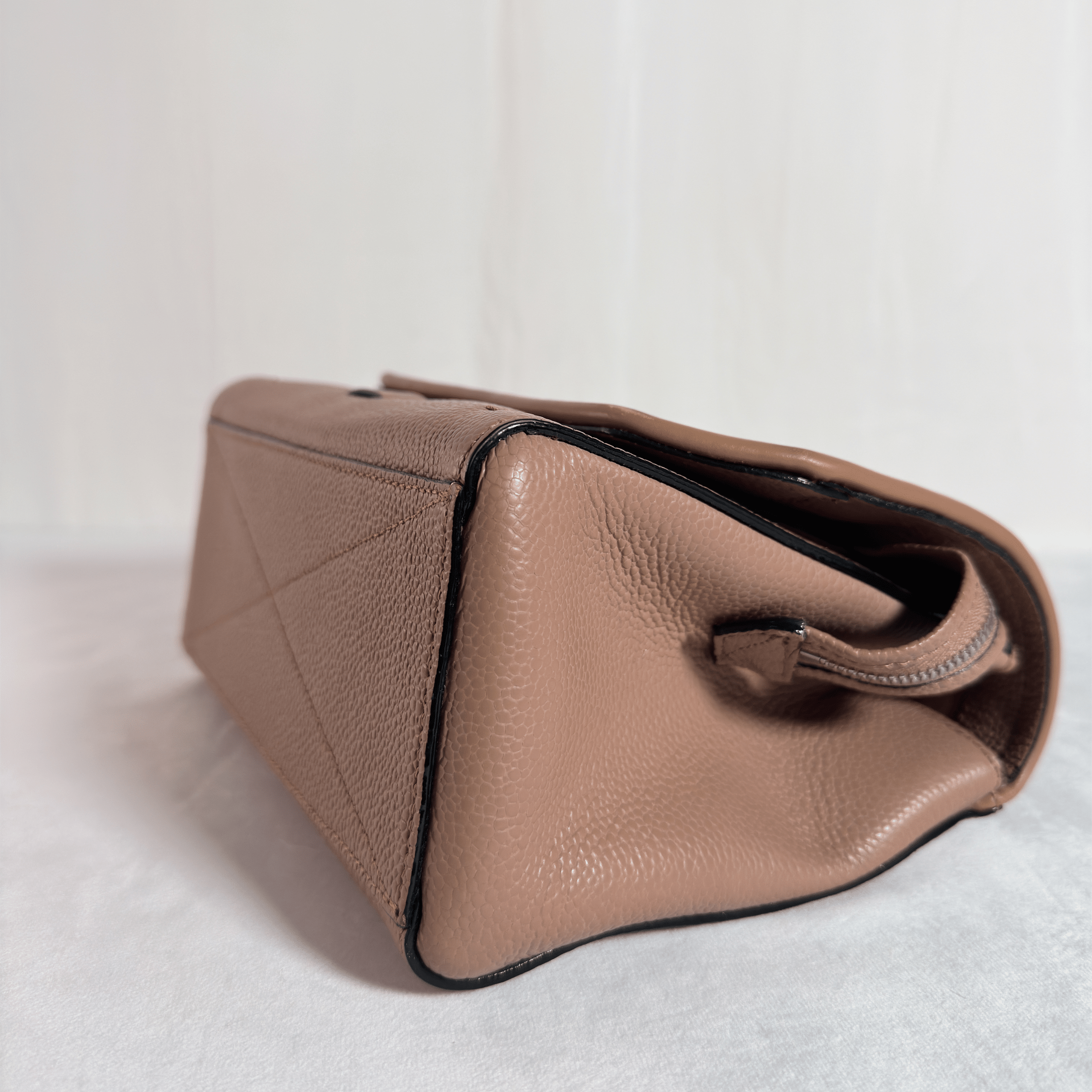 SAC BANDOULIERE LANCEL NINON S - FLAP BAG MATELASSE CAMEL - La Belle Boutique