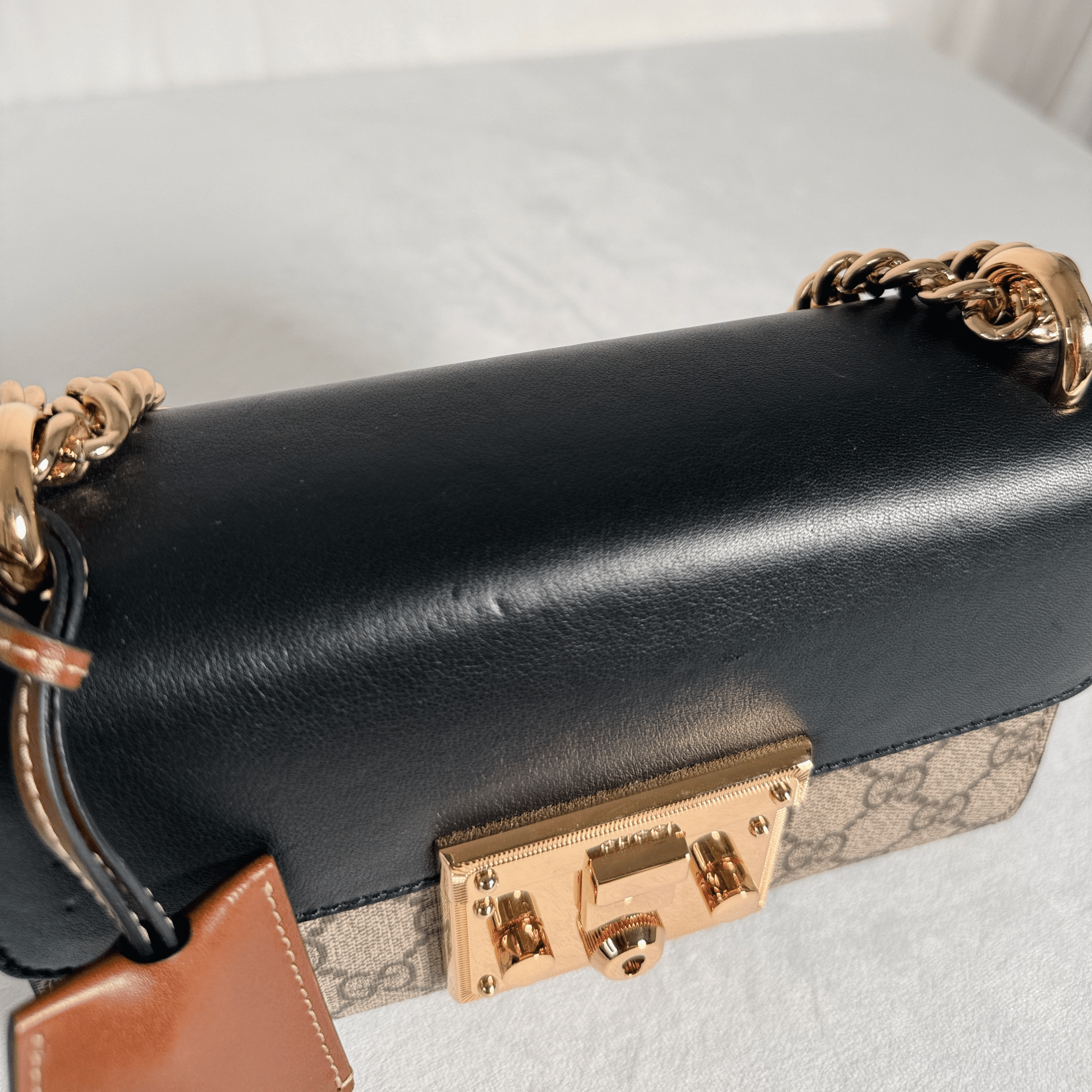 SAC GUCCI PADLOCK SMALL EN TOILE GG SUPREME ET CUIR LISSE NOIR - La Belle Boutique