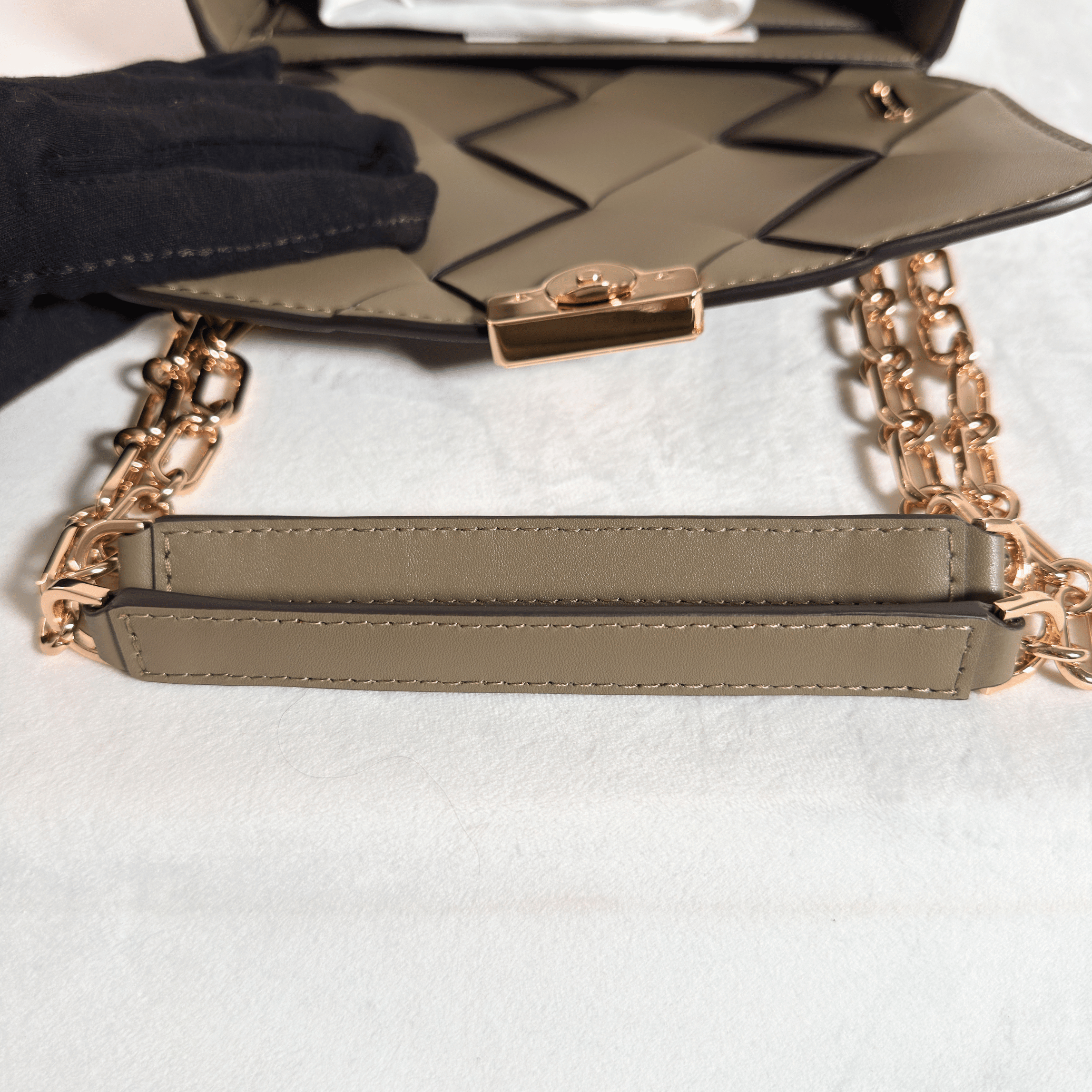 SAC PORTE EPAULE MICHAEL KORS TRIBECA - CUIR TRESSE VERT KAKI - La Belle Boutique