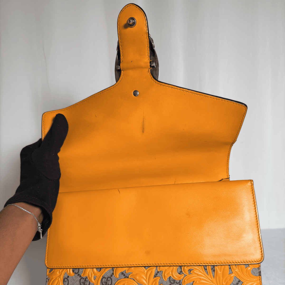 GUCCI - SAC DIONYSUS MEDIUM - TOILE GG SUPREME - ARABESQUES CUIR OCRE - ÉDITION LIMITÉE - La Belle Boutique