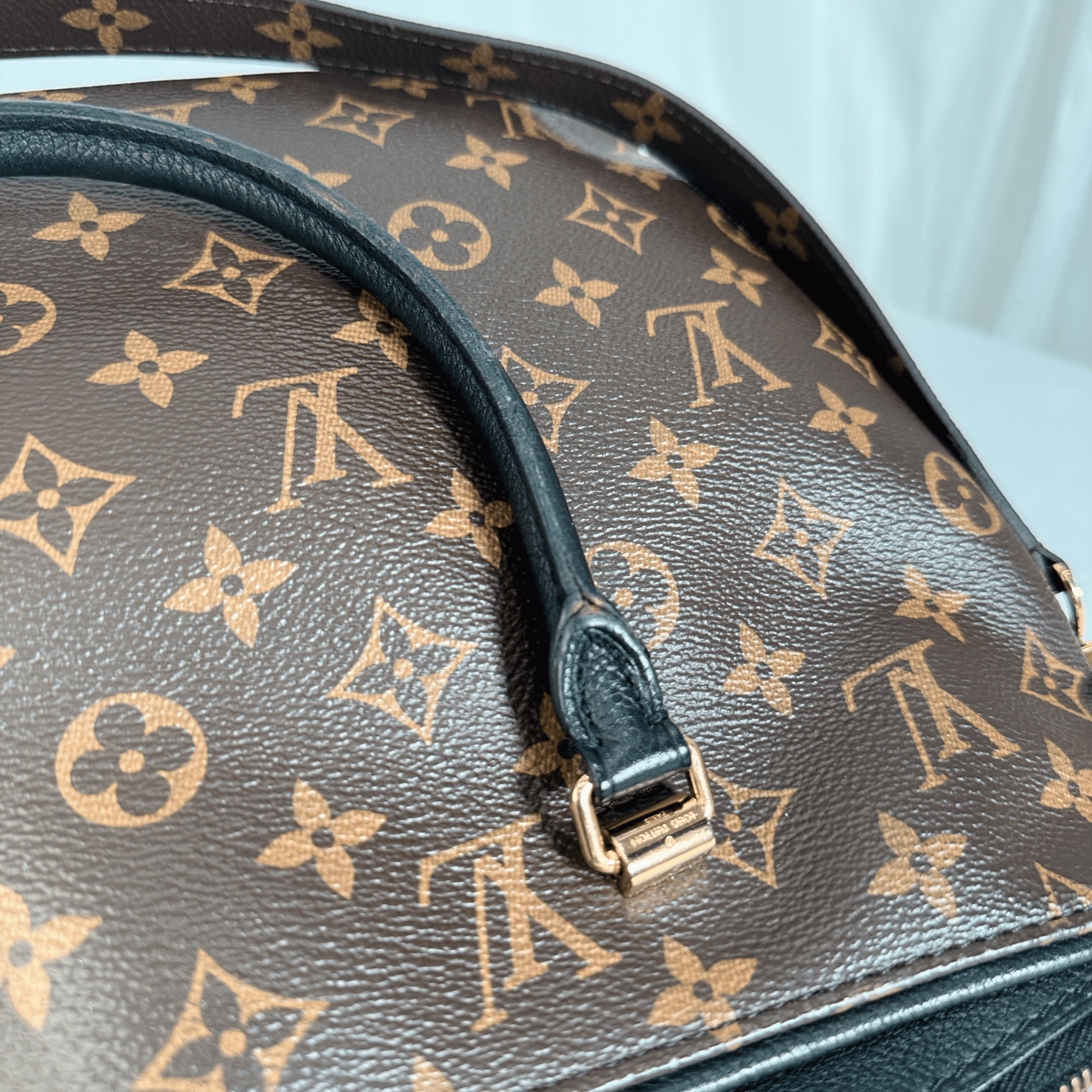 SAC LOUIS VUITTON PALLAS MM EN TOILE MONOGRAMME ET CUIR NOIR - La Belle Boutique