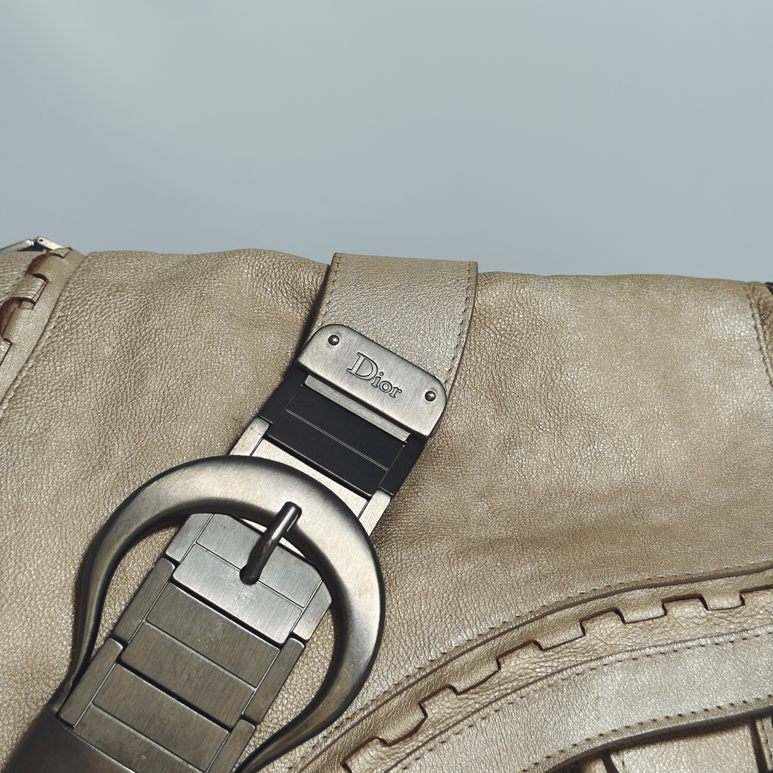 Sac à main Dior Gaucho en cuir beige vintage - La Belle Boutique