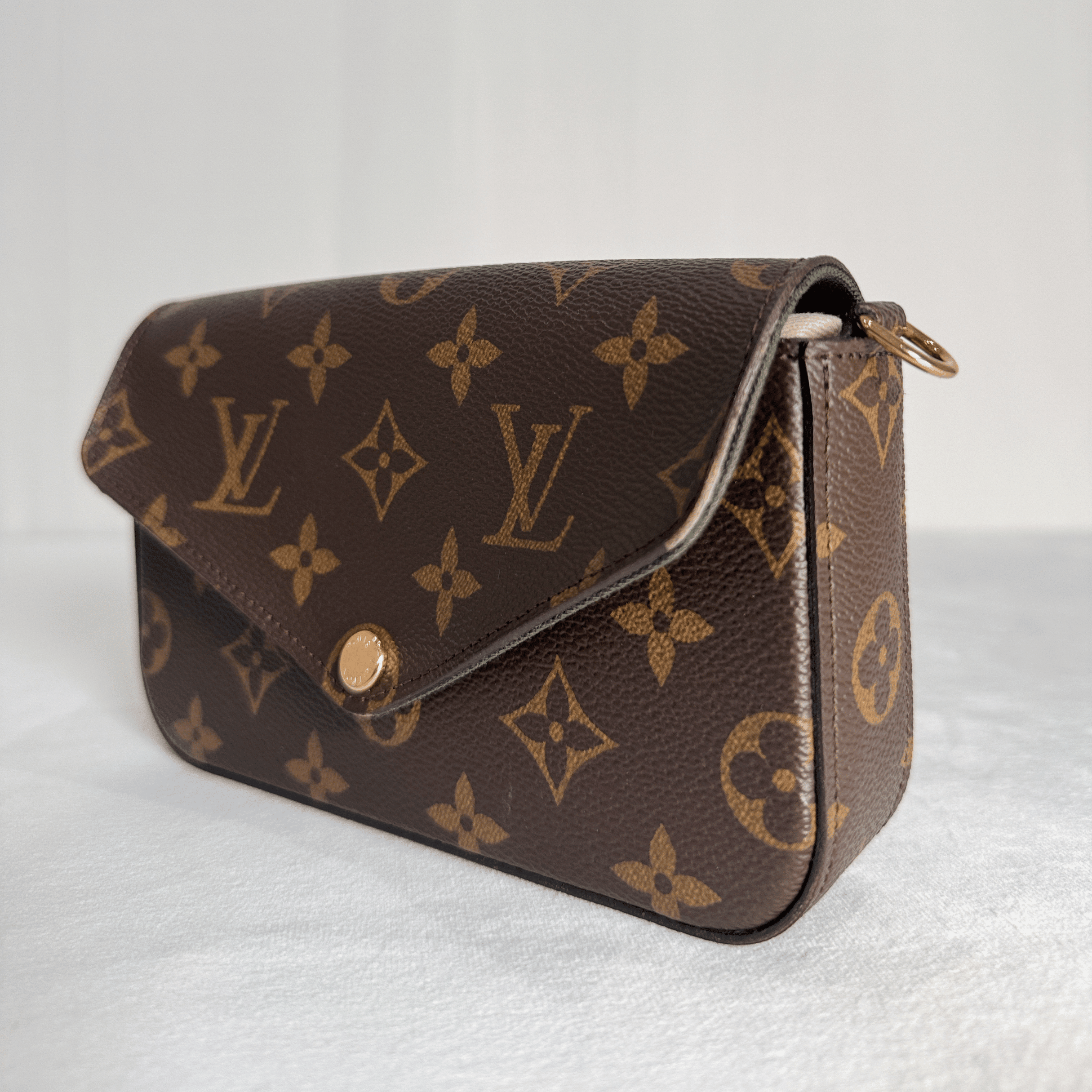 POCHETTE LOUIS VUITTON FÉLICIE STRAP & GO EN TOILE MONOGRAMME — KAKI - La Belle Boutique
