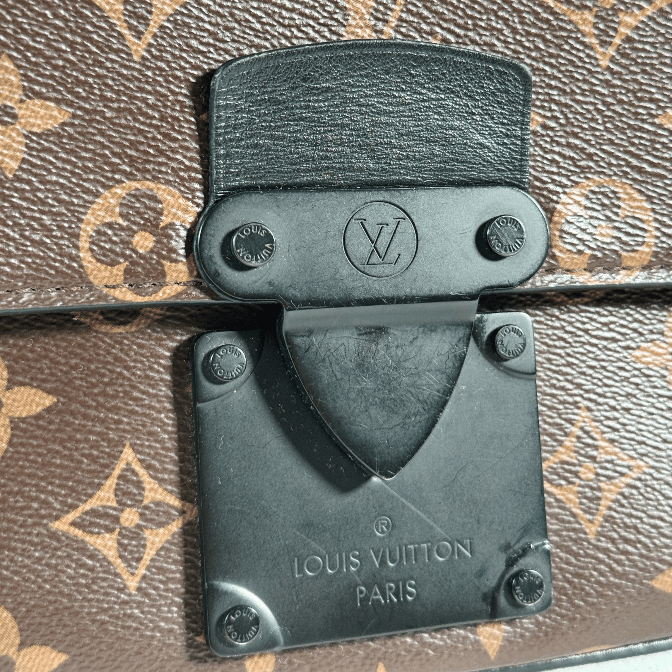 LOUIS VUITTON - S LOCK MESSENGER - TOILE MONOGRAM MACASSAR