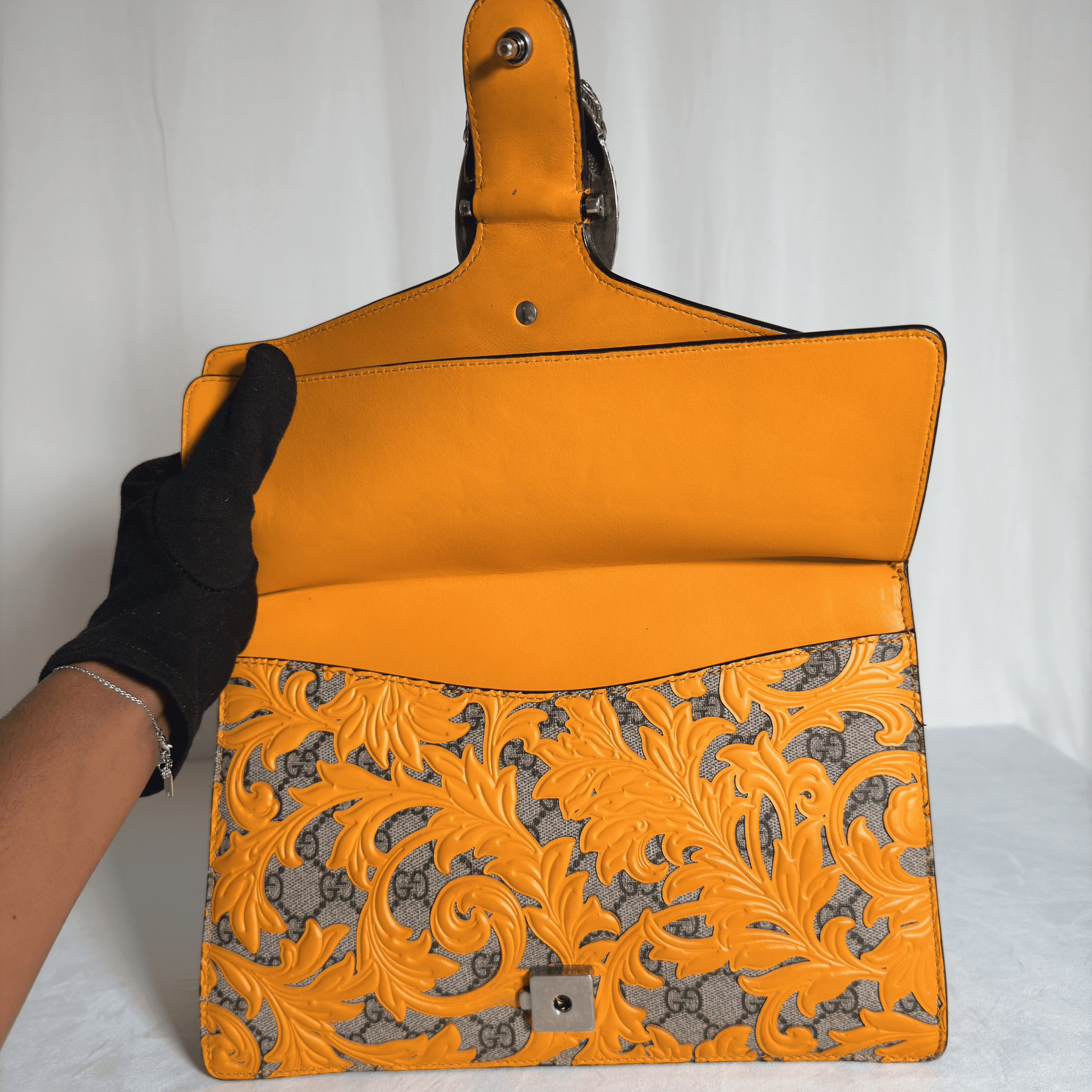 GUCCI - SAC DIONYSUS MEDIUM - TOILE GG SUPREME - ARABESQUES CUIR OCRE - ÉDITION LIMITÉE - La Belle Boutique