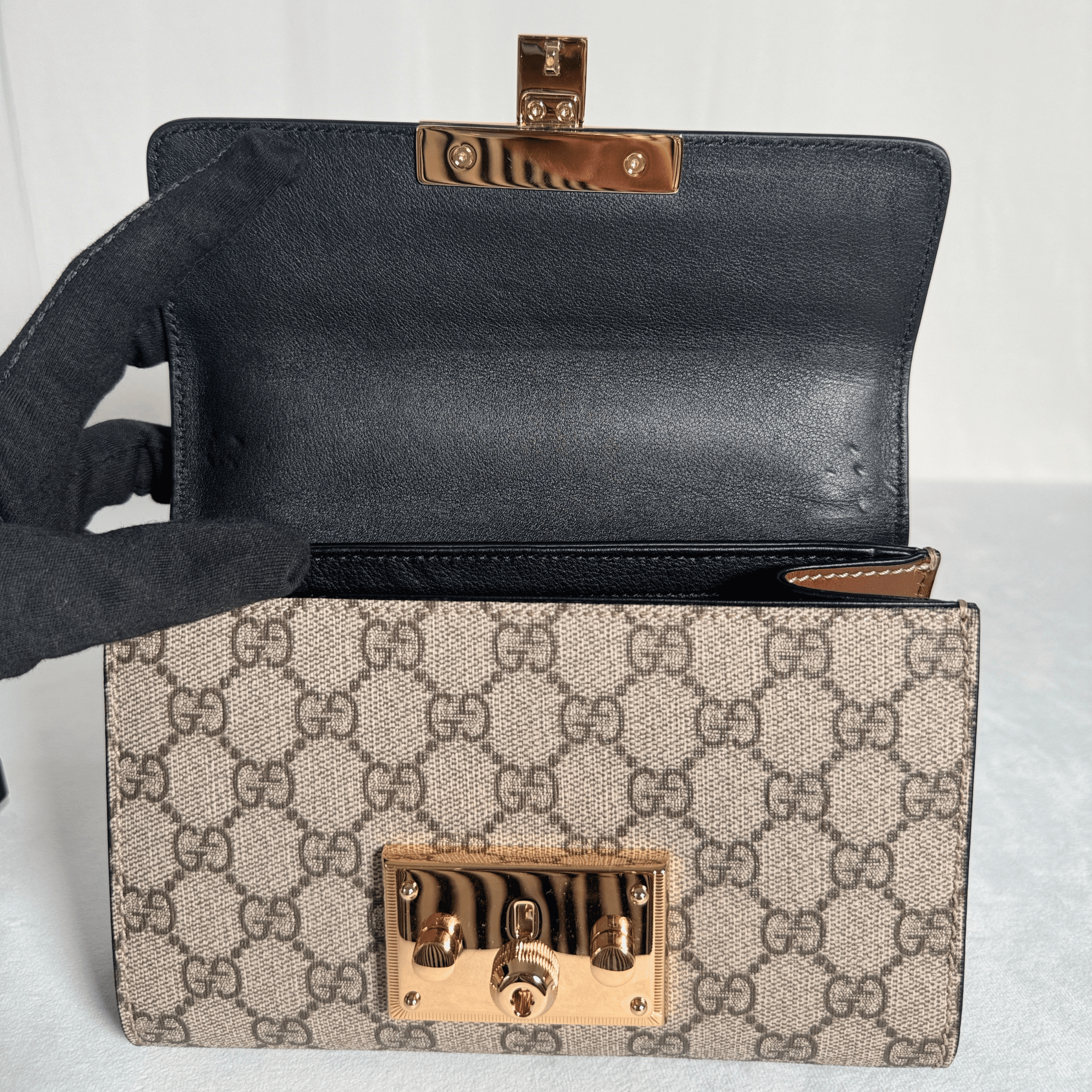 SAC GUCCI PADLOCK SMALL EN TOILE GG SUPREME ET CUIR LISSE NOIR - La Belle Boutique