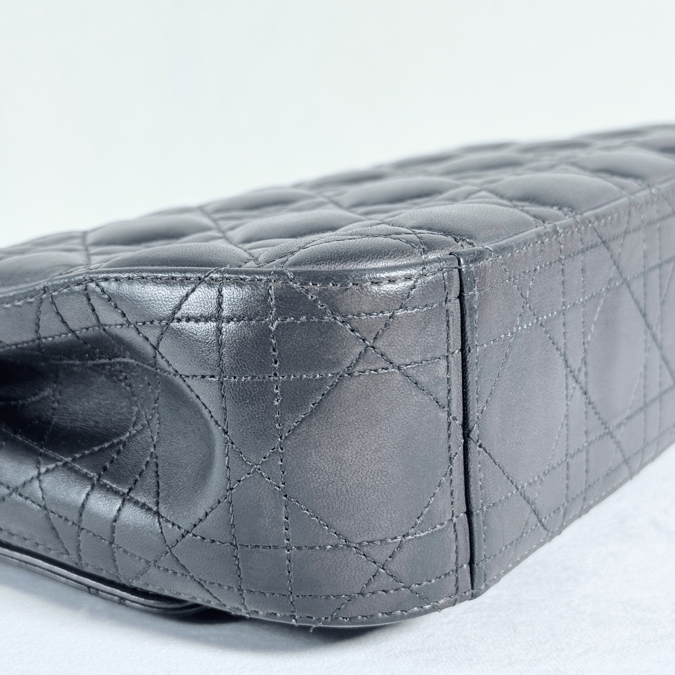 SAC PORTE EPAULE DIOR MISS PROMENADE - CUIR D'AGNEAU CANNAGE GRIS - La Belle Boutique