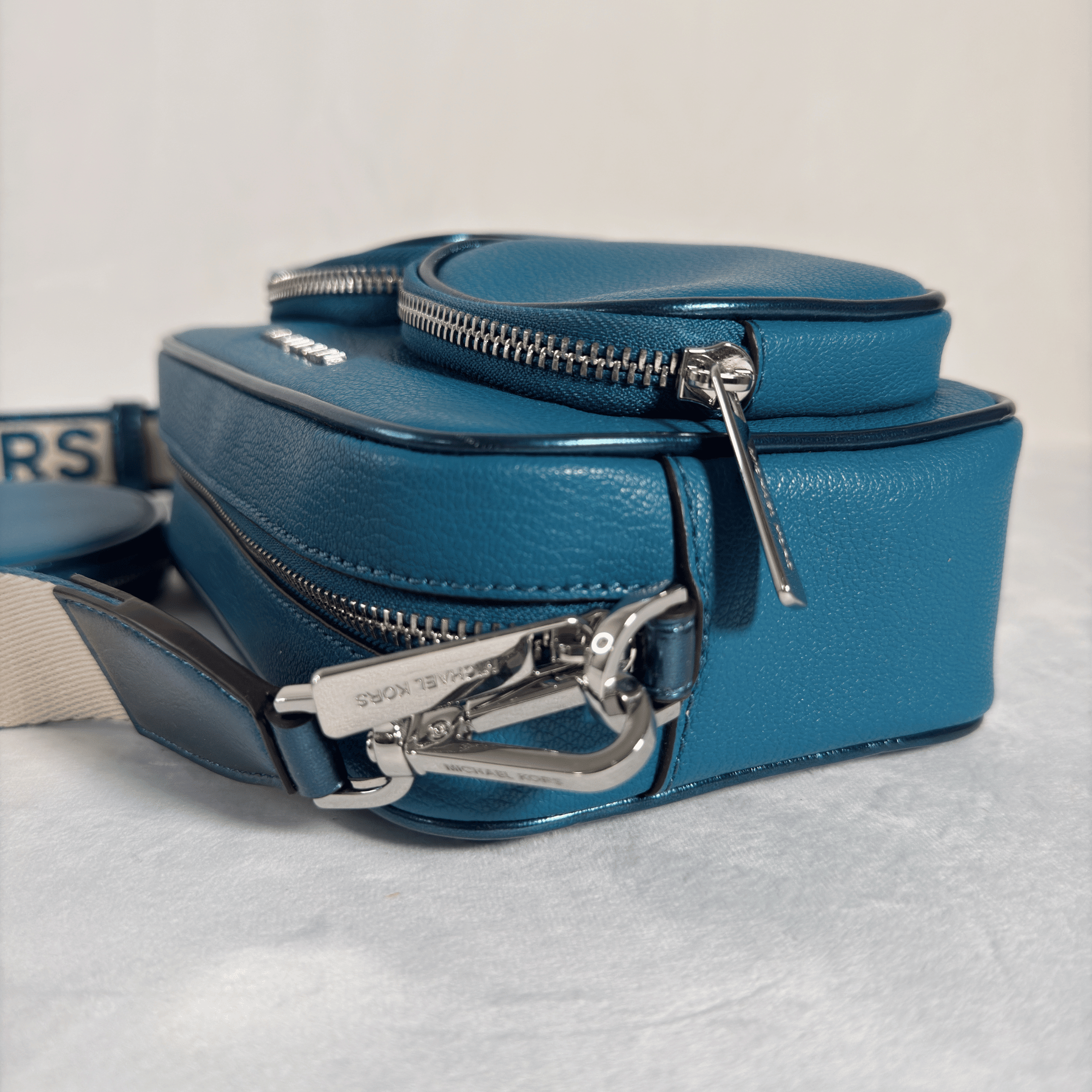 MICHAEL KORS BRYANT - CAMERA BAG + POCHETTE RONDE + MINI ETUI - La Belle Boutique