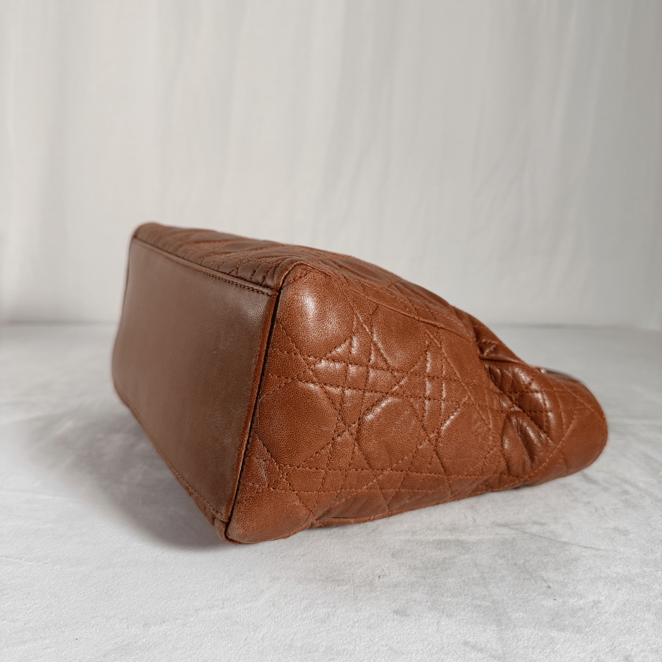 SAC CHRISTIAN DIOR LADY DIOR - CUIR AGNEAU CANNAGE CAMEL - La Belle Boutique