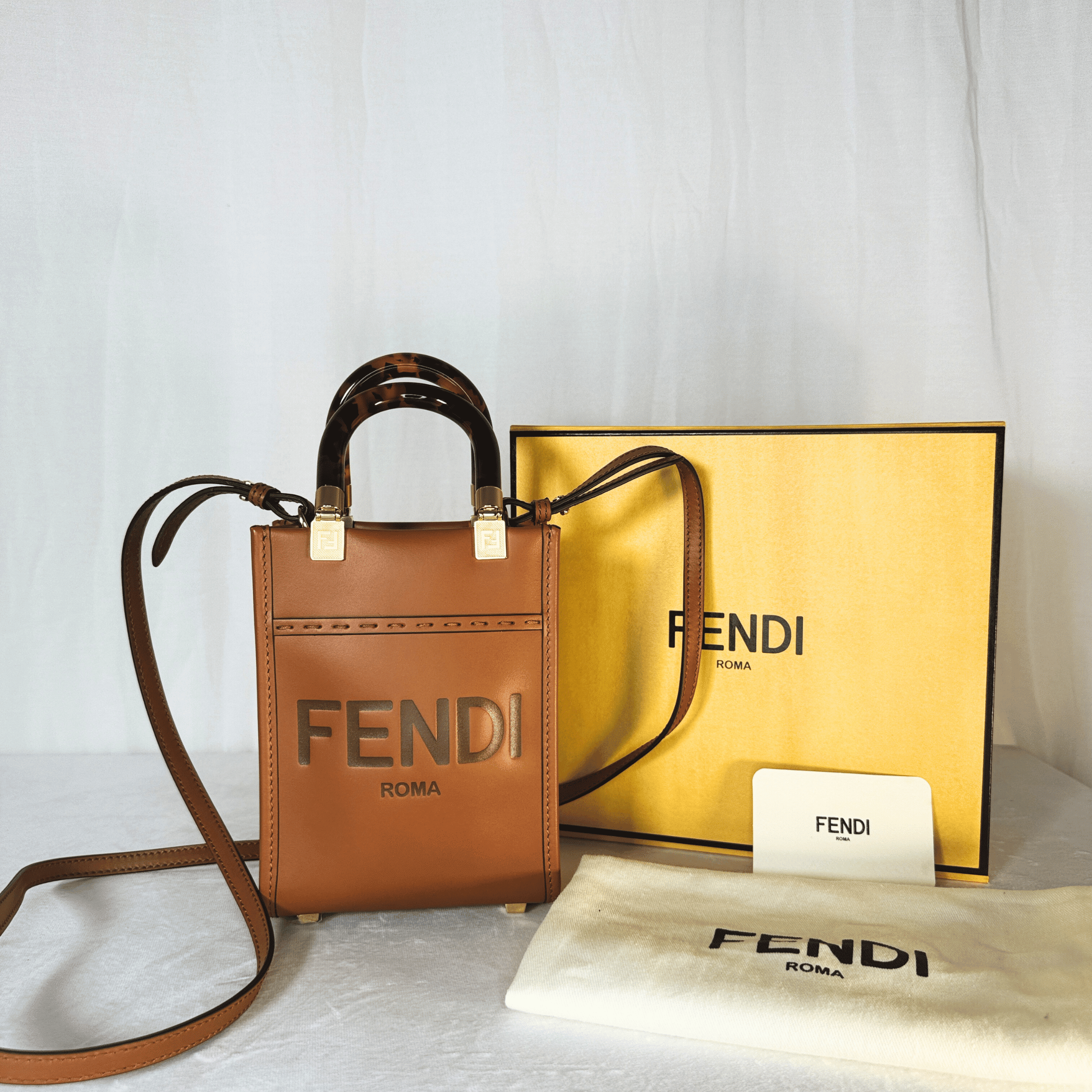 SAC FENDI SUNSHINE MINI SHOPPER EN CUIR CAMEL - La Belle Boutique