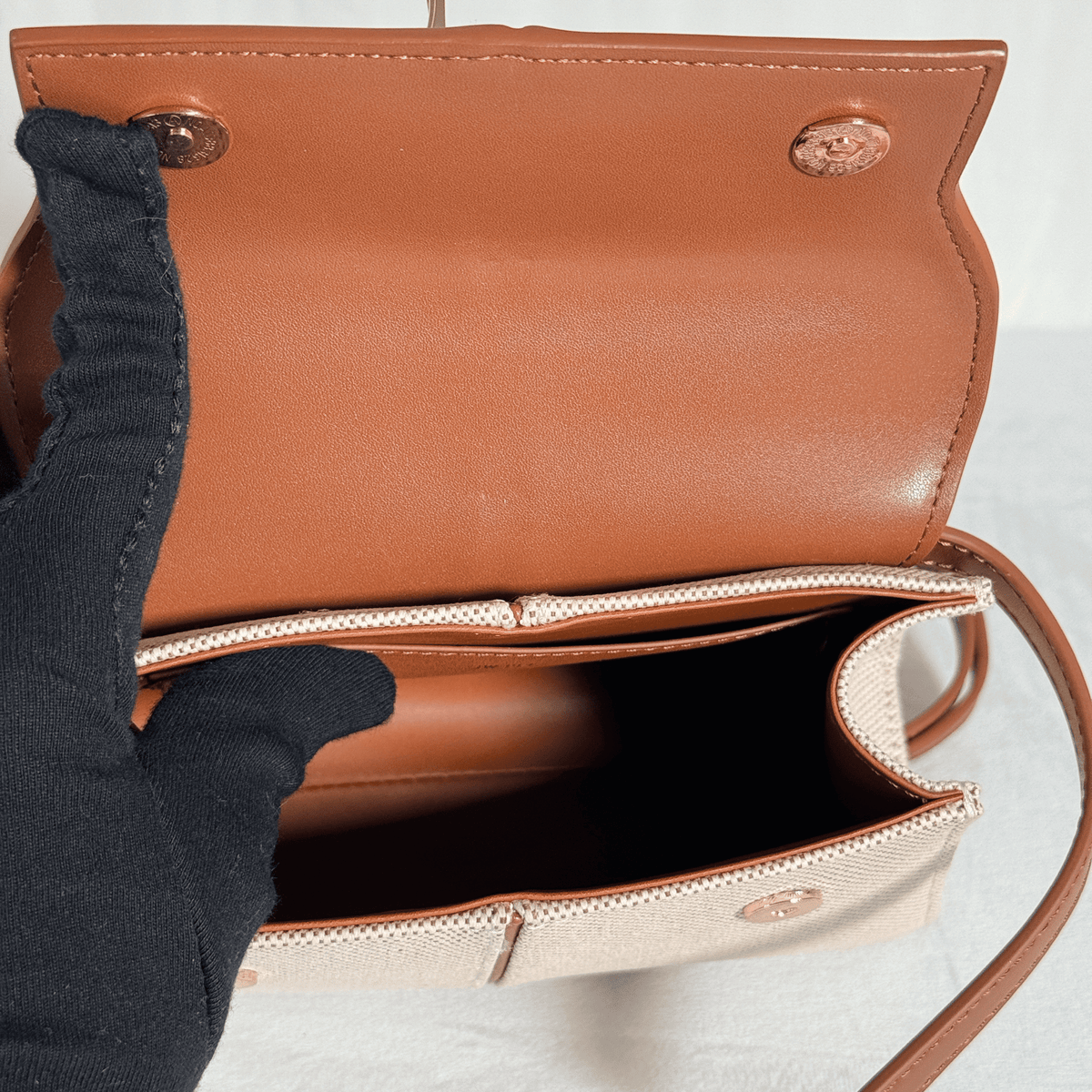 JW PEI - ELIS MINI - TOILE CANVAS ET CUIR VEGAN COGNAC - La Belle Boutique
