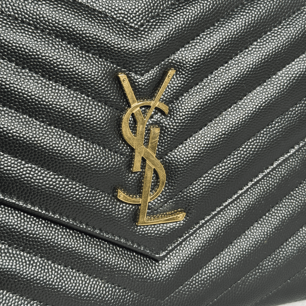SAINT LAURENT - POCHETTE CASSANDRE MATELASSÉ - CUIR GRAIN DE POUDRE NOIR - La Belle Boutique