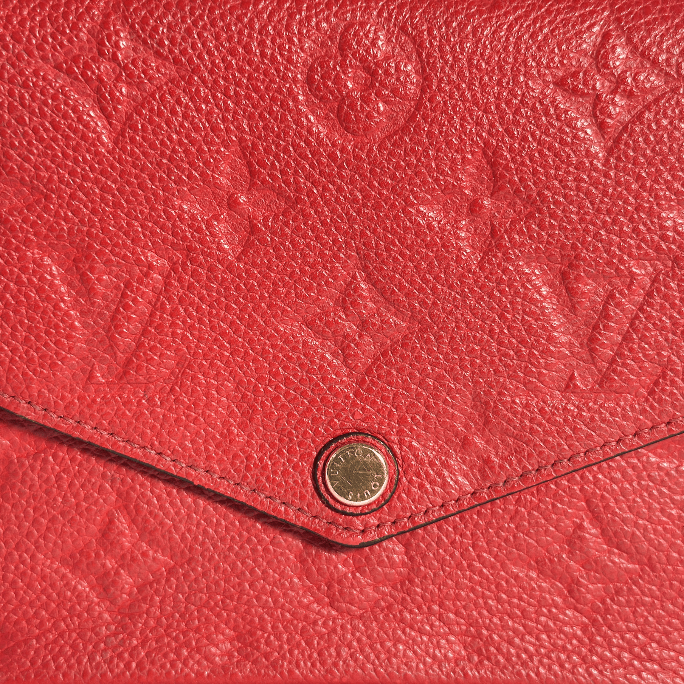 POCHETTE LOUIS VUITTON FELICIE – CUIR EMPREINTE ROUGE