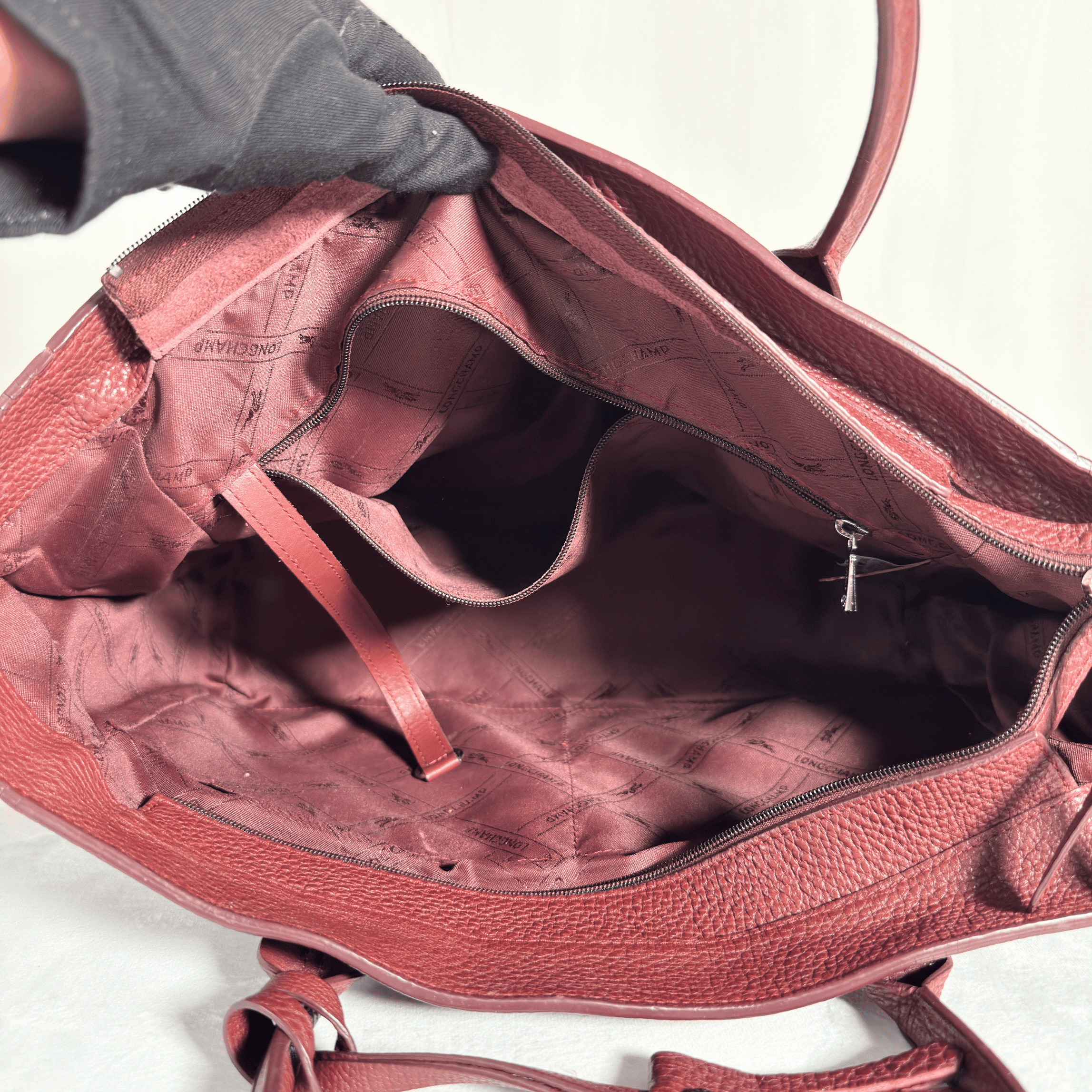 SAC A MAIN LONGCHAMP PENELOPE - CUIR TAURILLON GRAINE BORDEAUX - La Belle Boutique