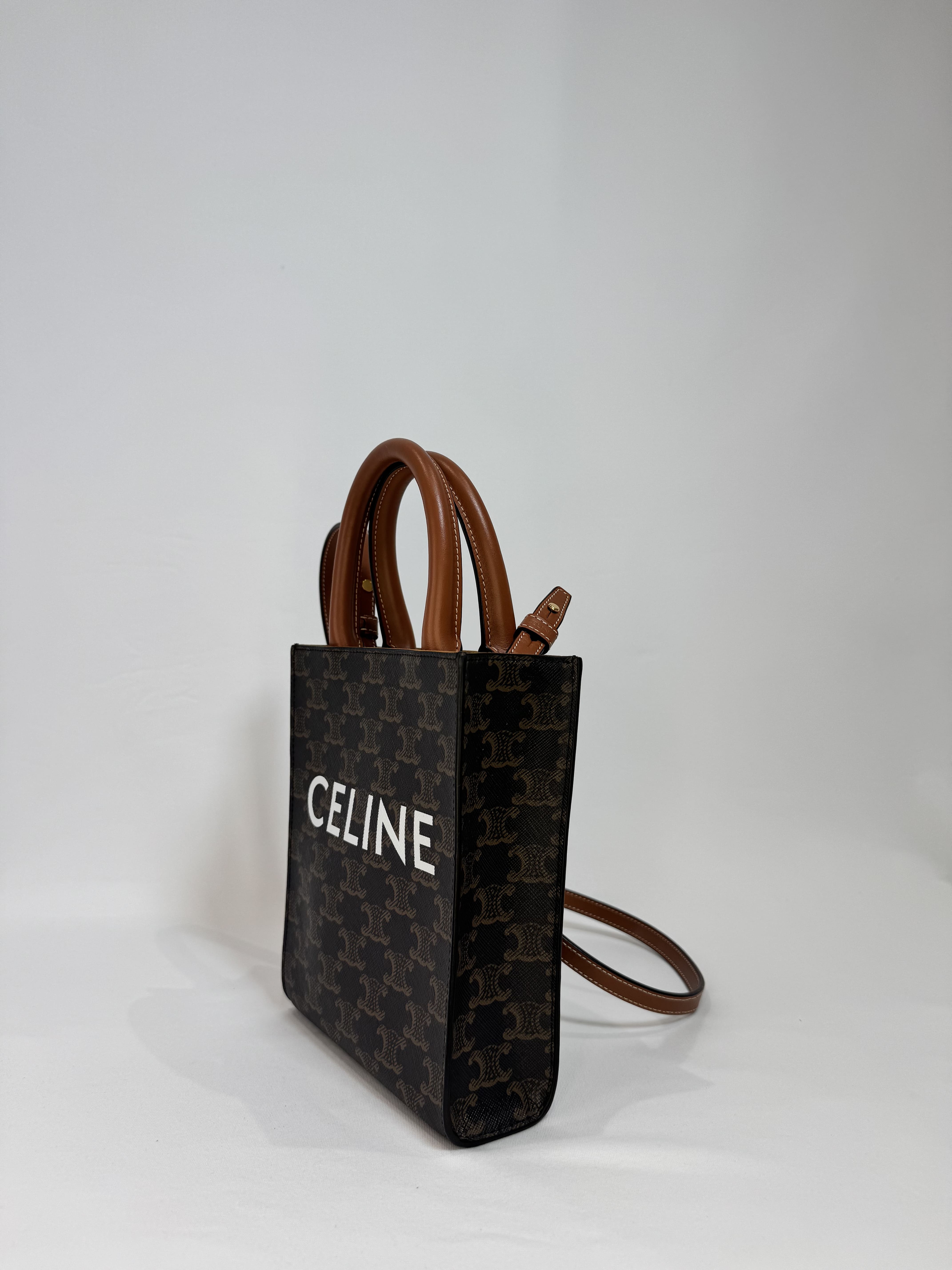 Cabas vertical mini Céline – Toile Triomphe imprimé signature