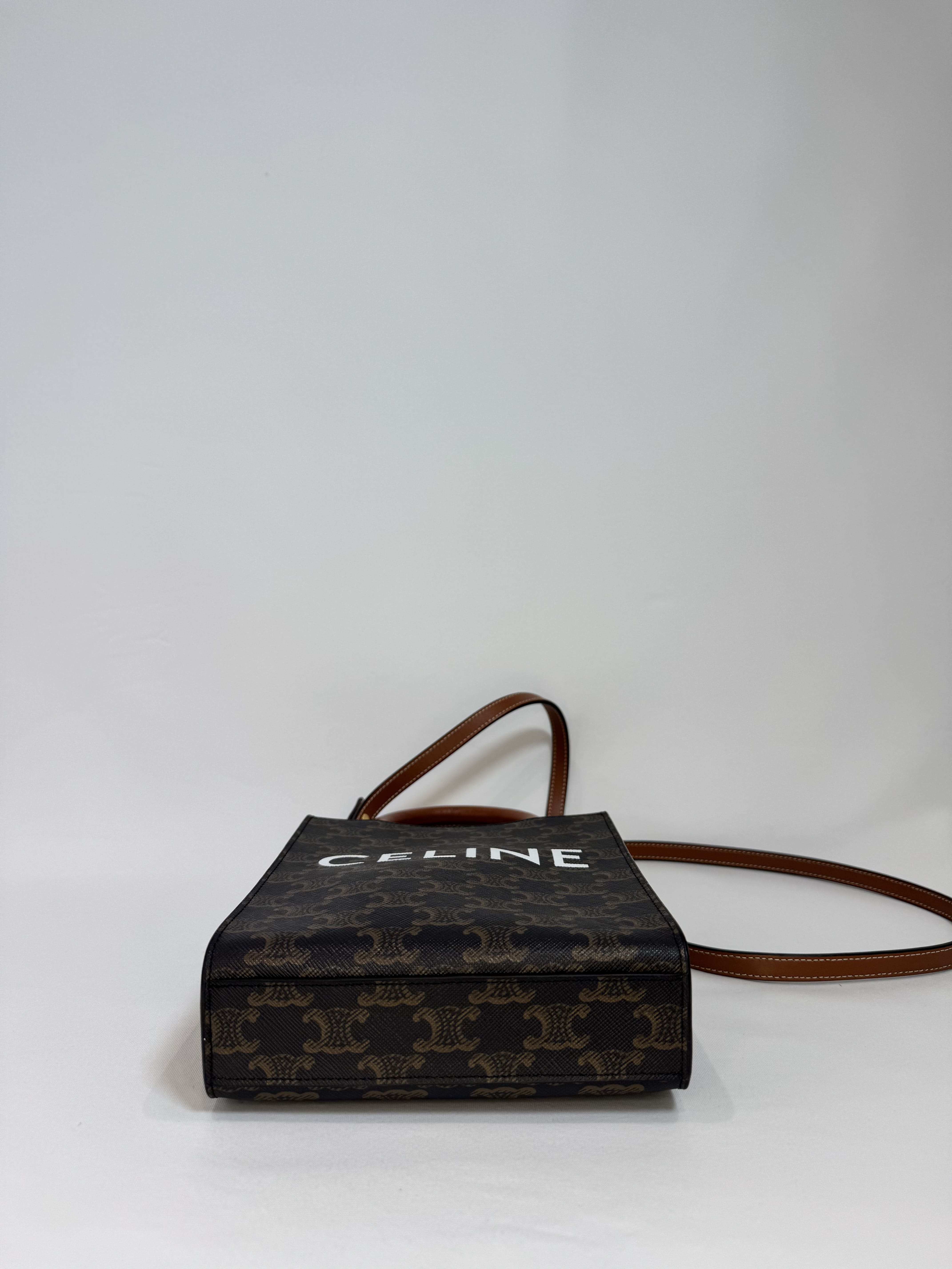 Cabas vertical mini Céline – Toile Triomphe imprimé signature