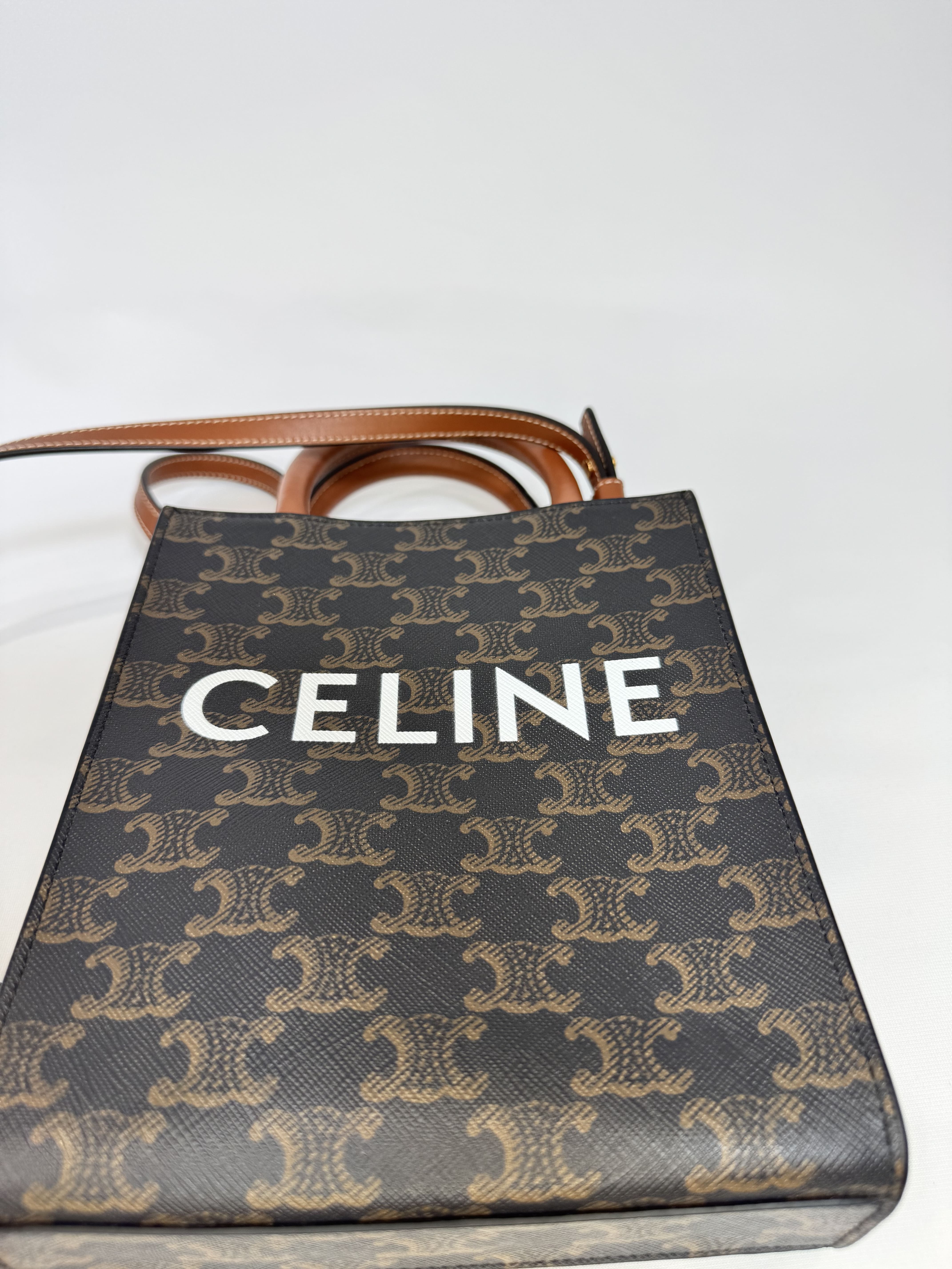 Cabas vertical mini Céline – Toile Triomphe imprimé signature